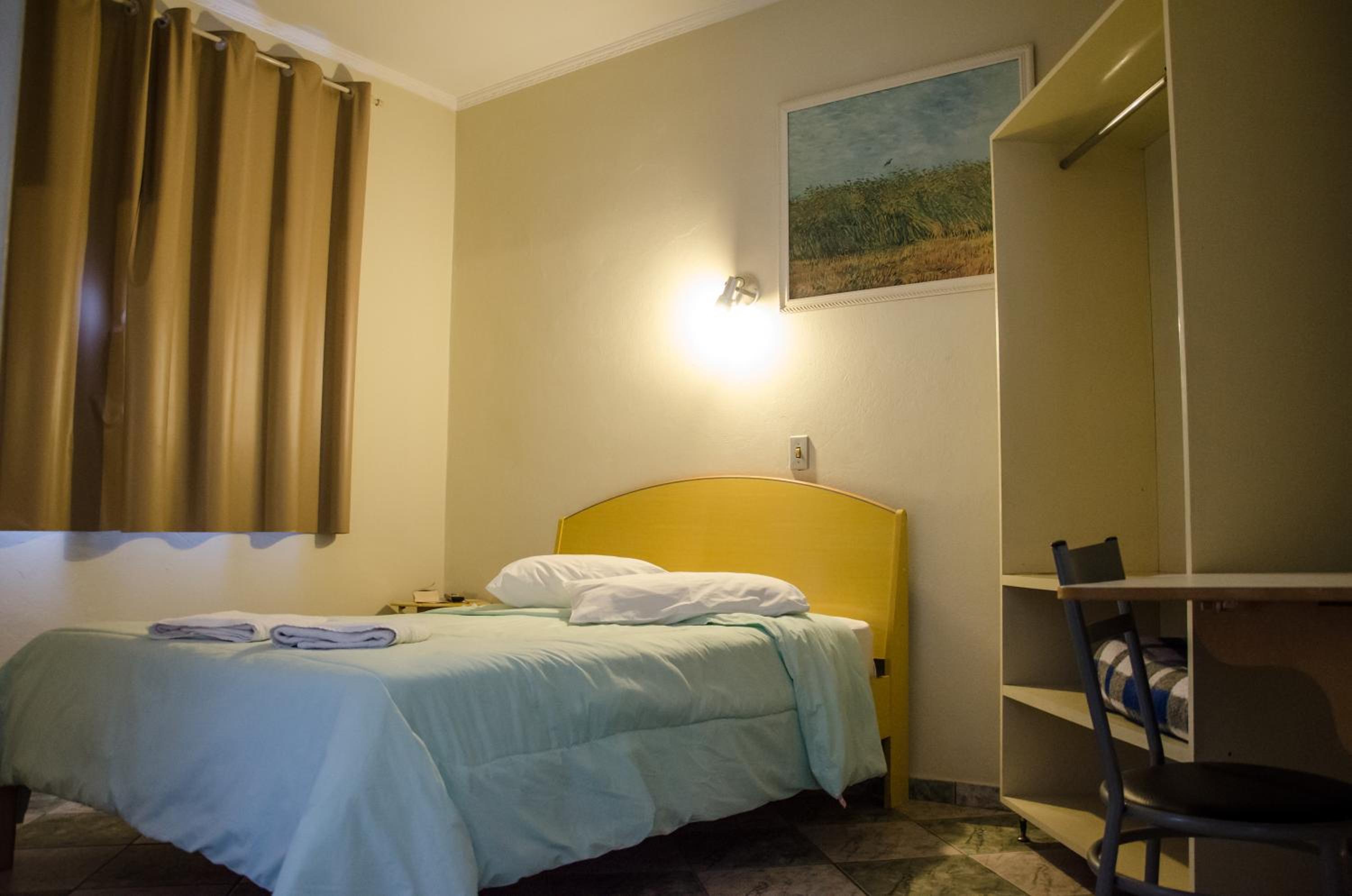 Double Room - Air Conditioned photo 3