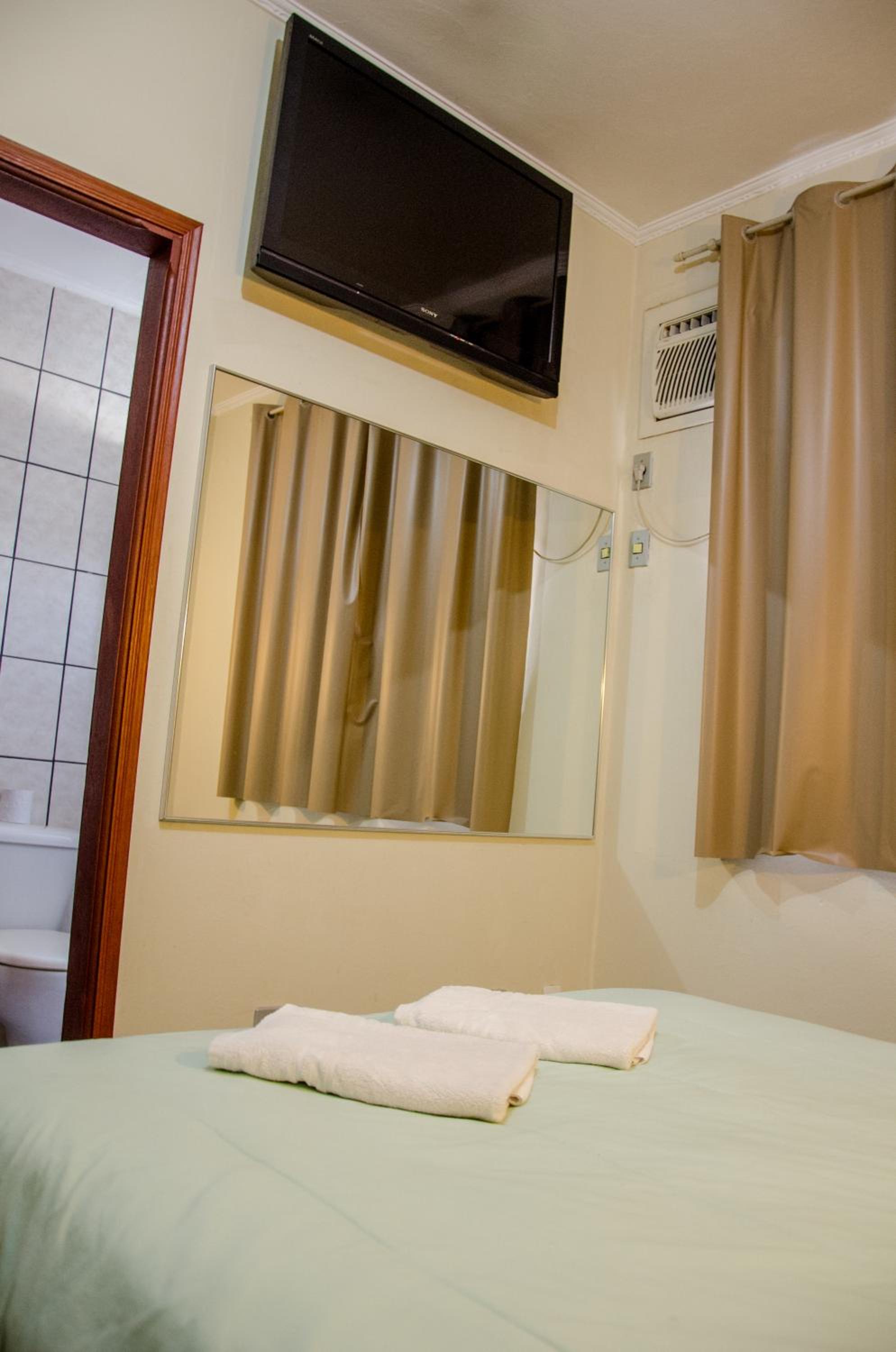 Double Room - Air Conditioned photo 2