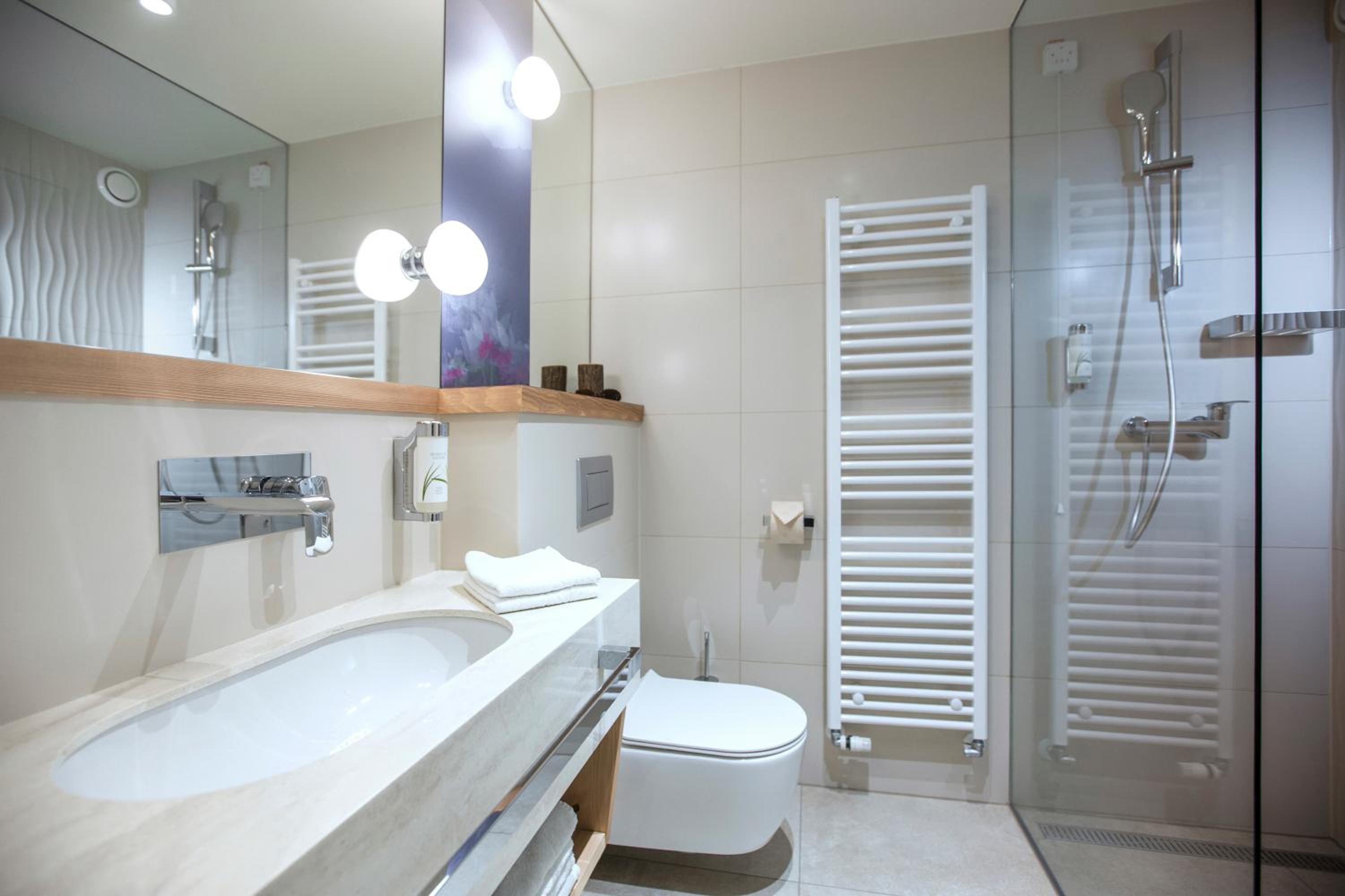 Double Room with Lake View - Photo 4