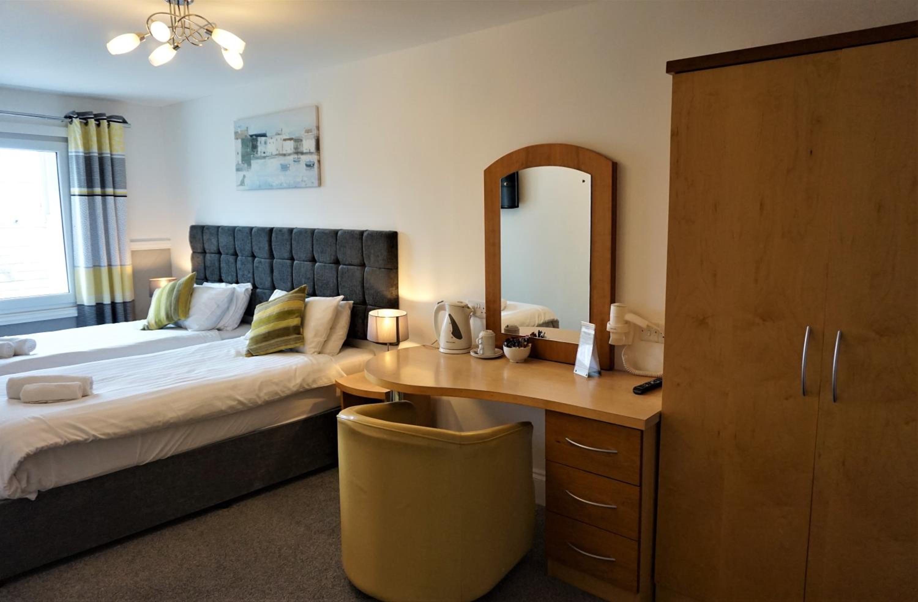 Double or Twin Room - Photo 3