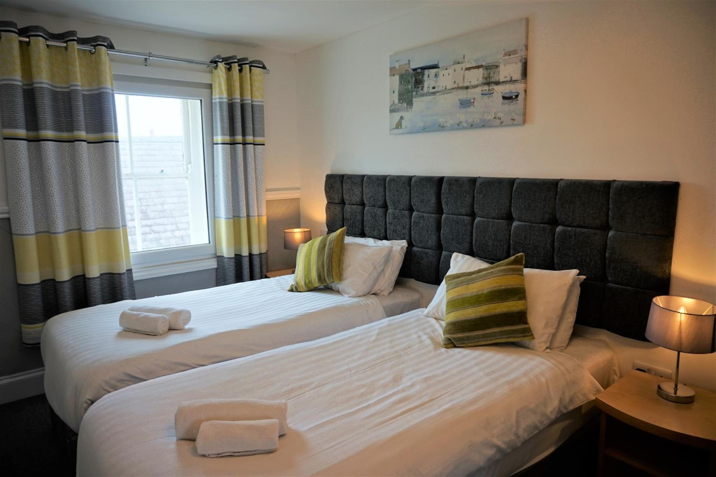 Twin Room - Photo 2