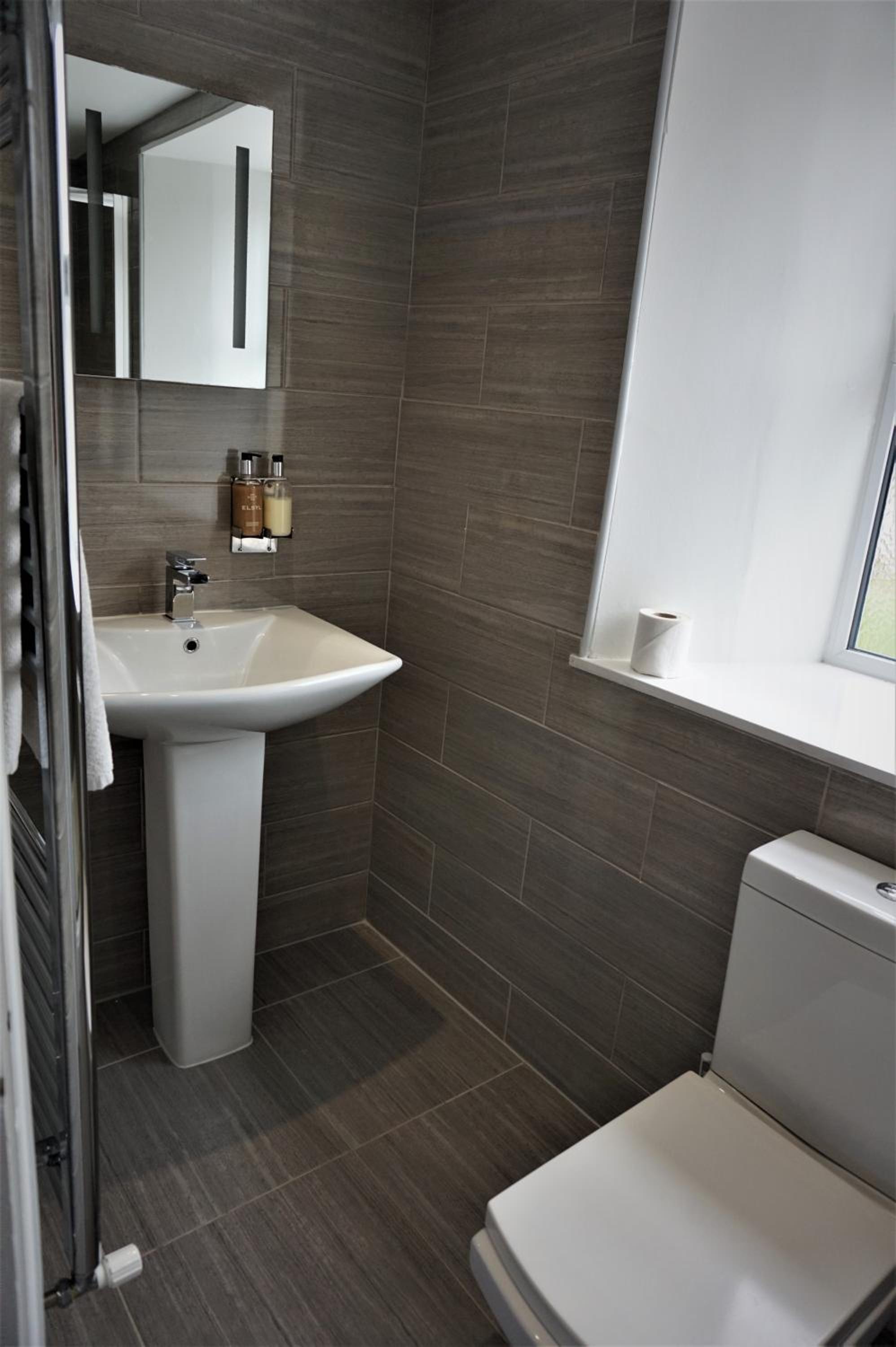 Twin Room - Photo 9