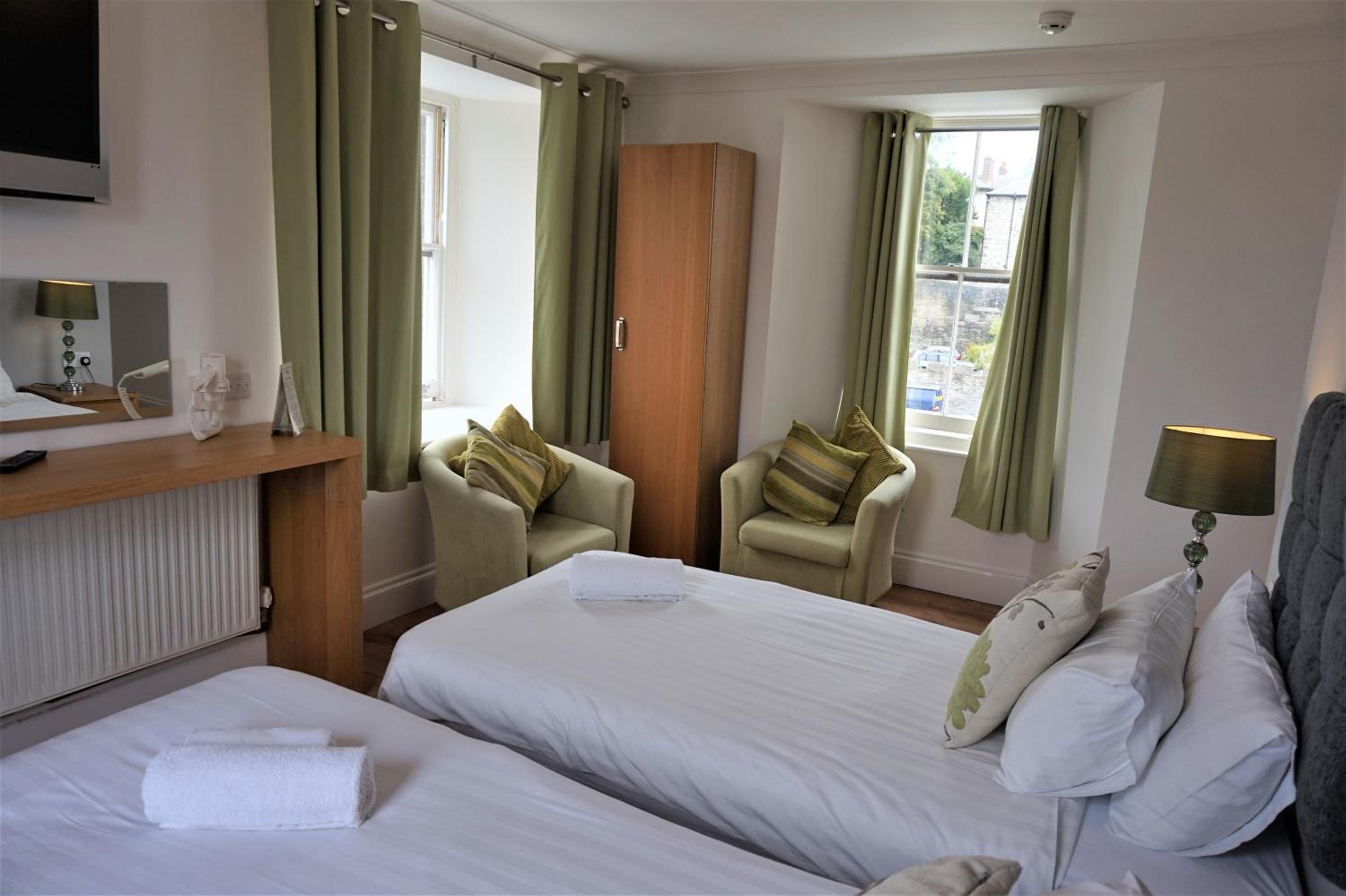 Twin Room - Photo 3