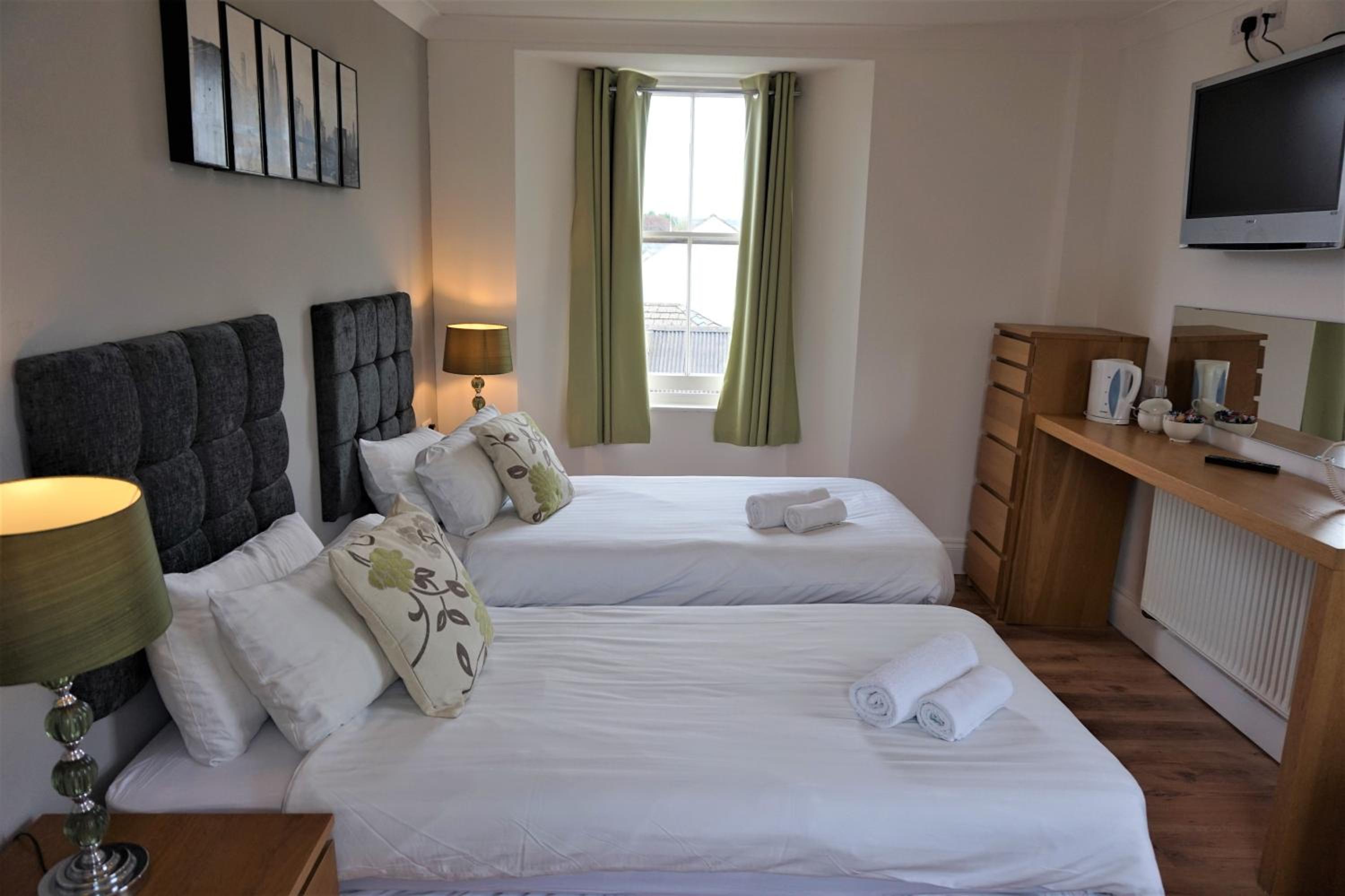 Twin Room - Photo 11