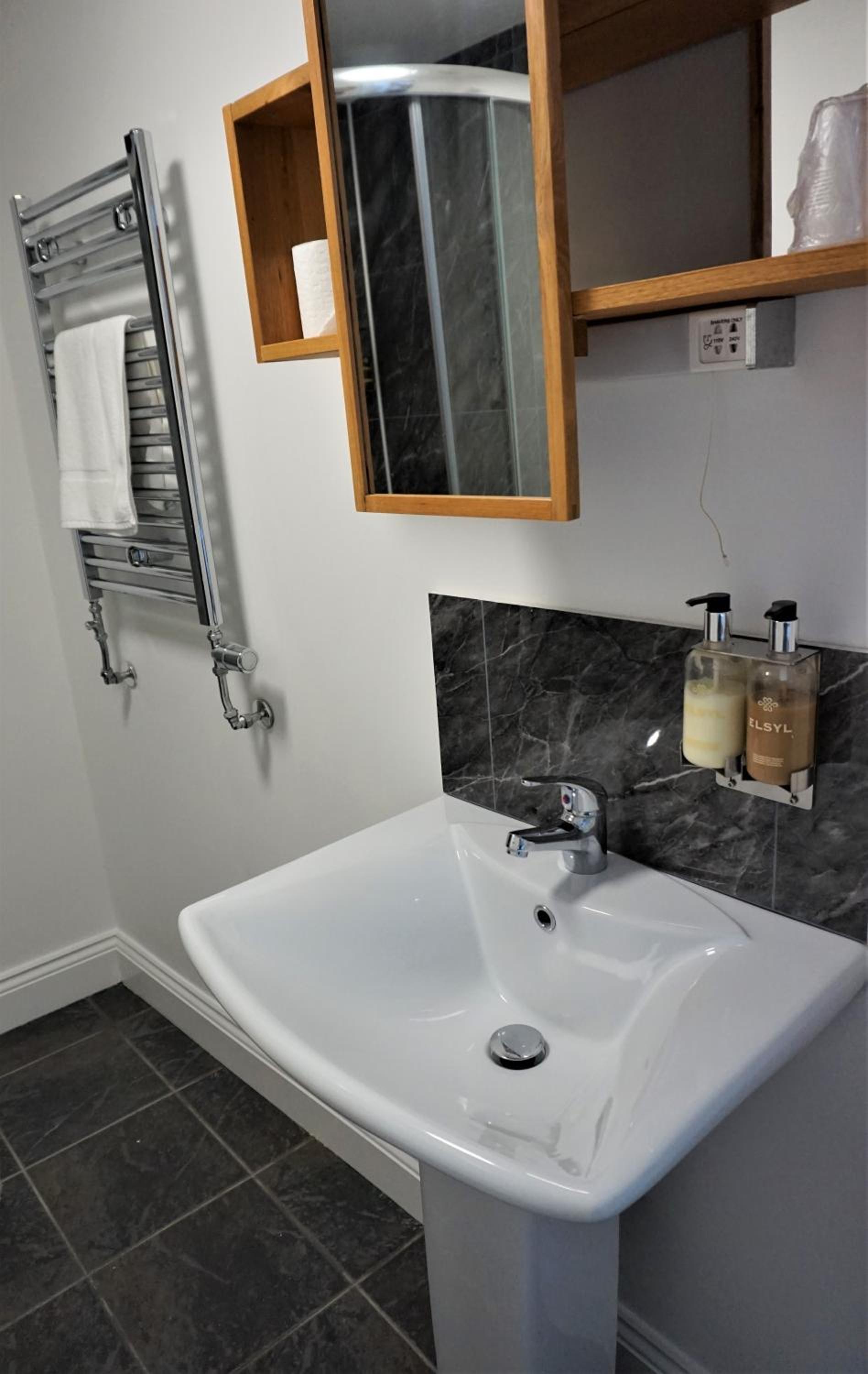 Double Room - Photo 3