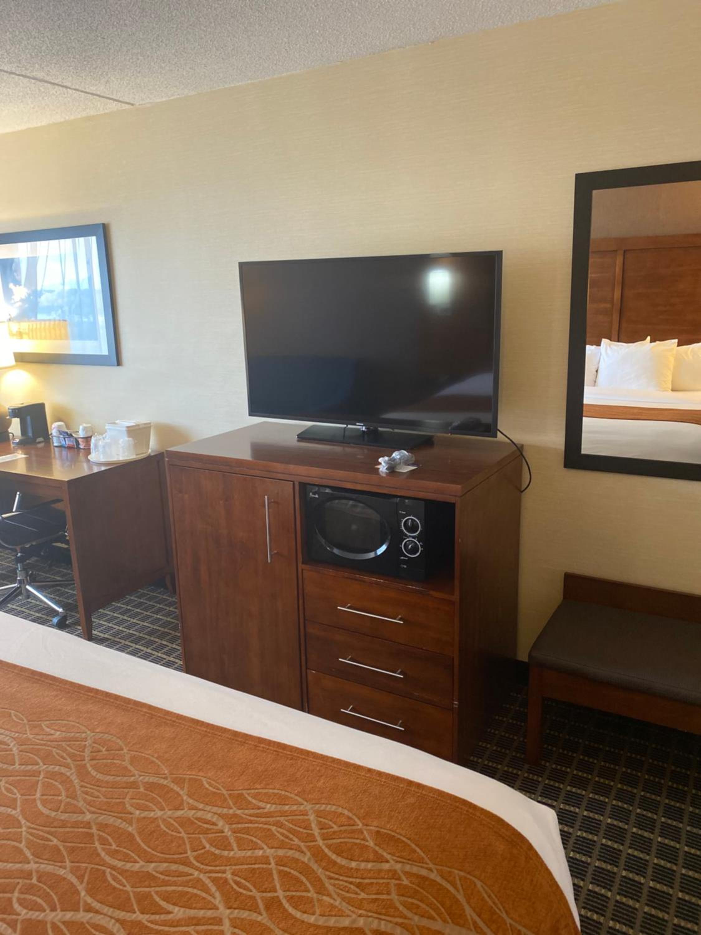 Queen Room with Two Queen Beds - Non-Smoking - Photo 4