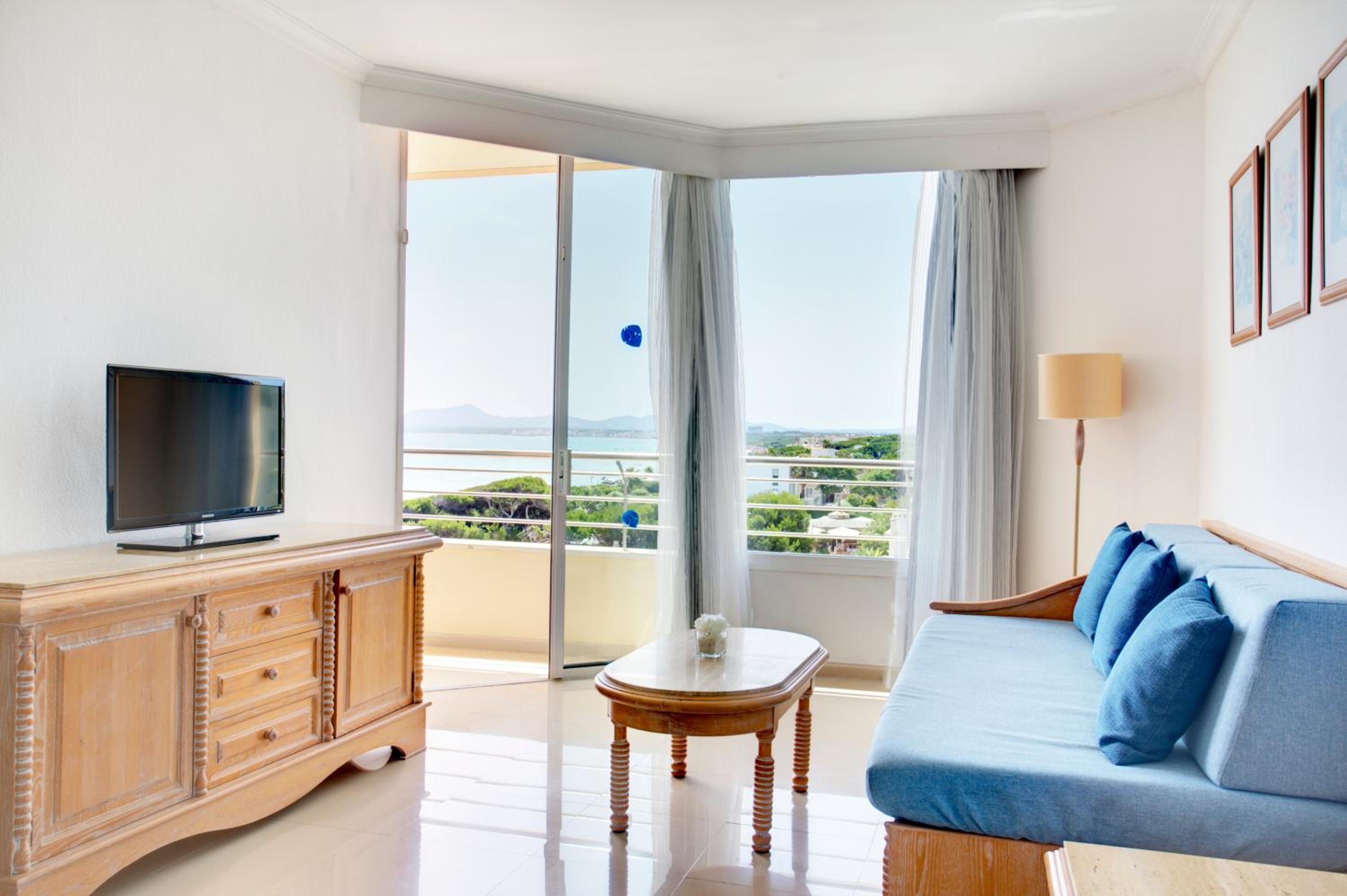 Apartamento de una habitación con vistas laterales al mar (2 adultos + 1 niño)