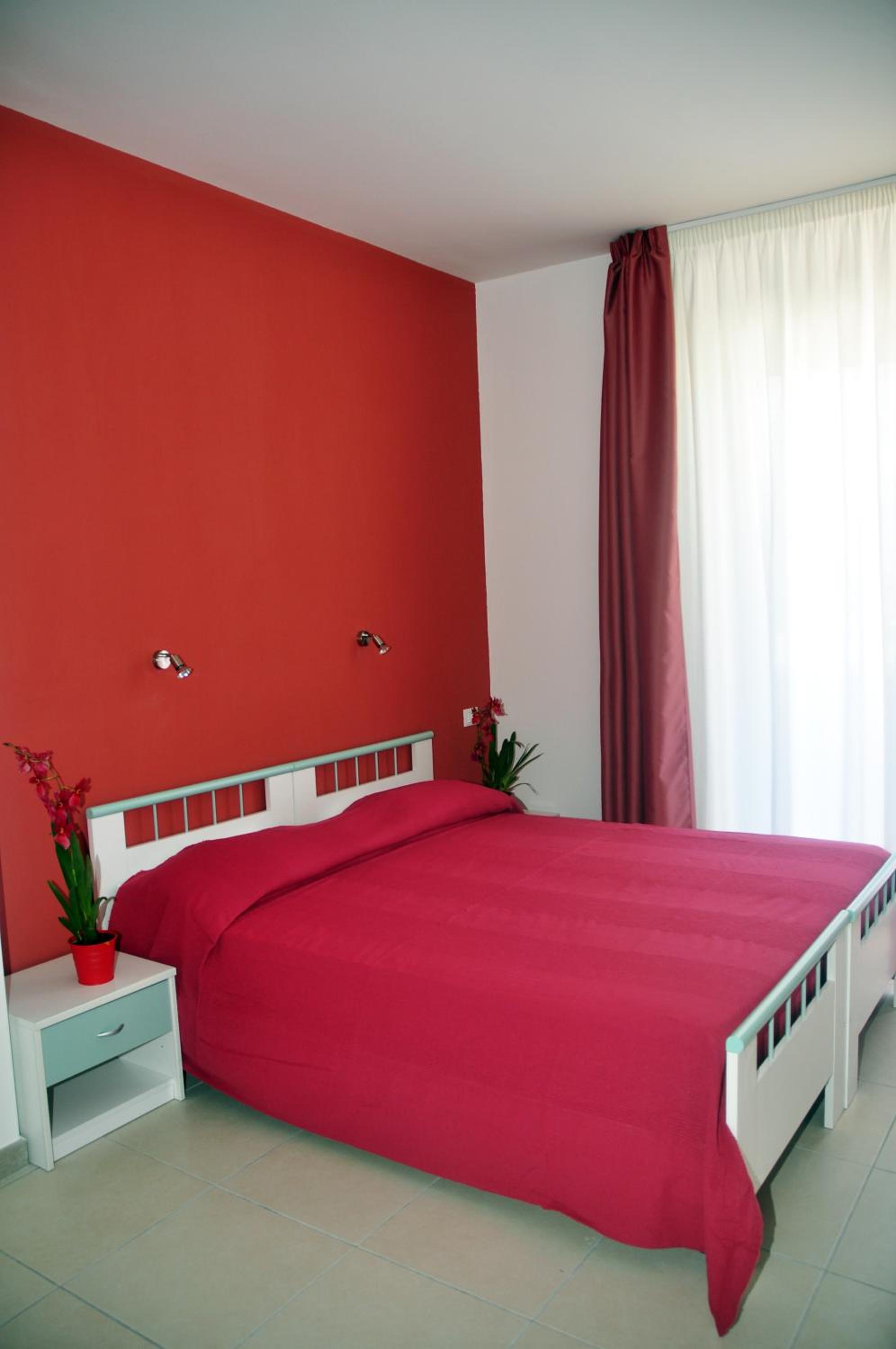 Double Room with Balcony - Photo 18
