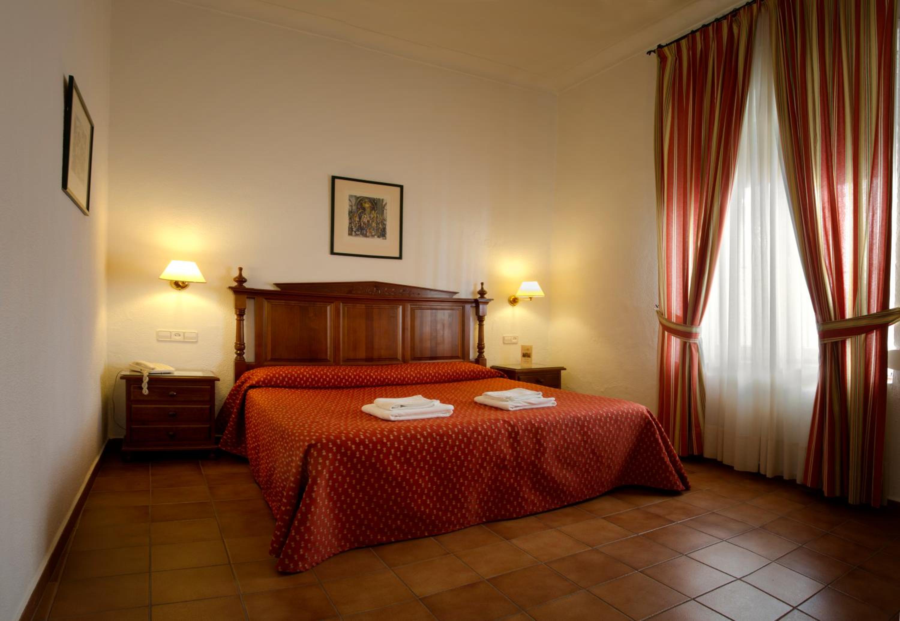 Double or Twin Room - Photo 6