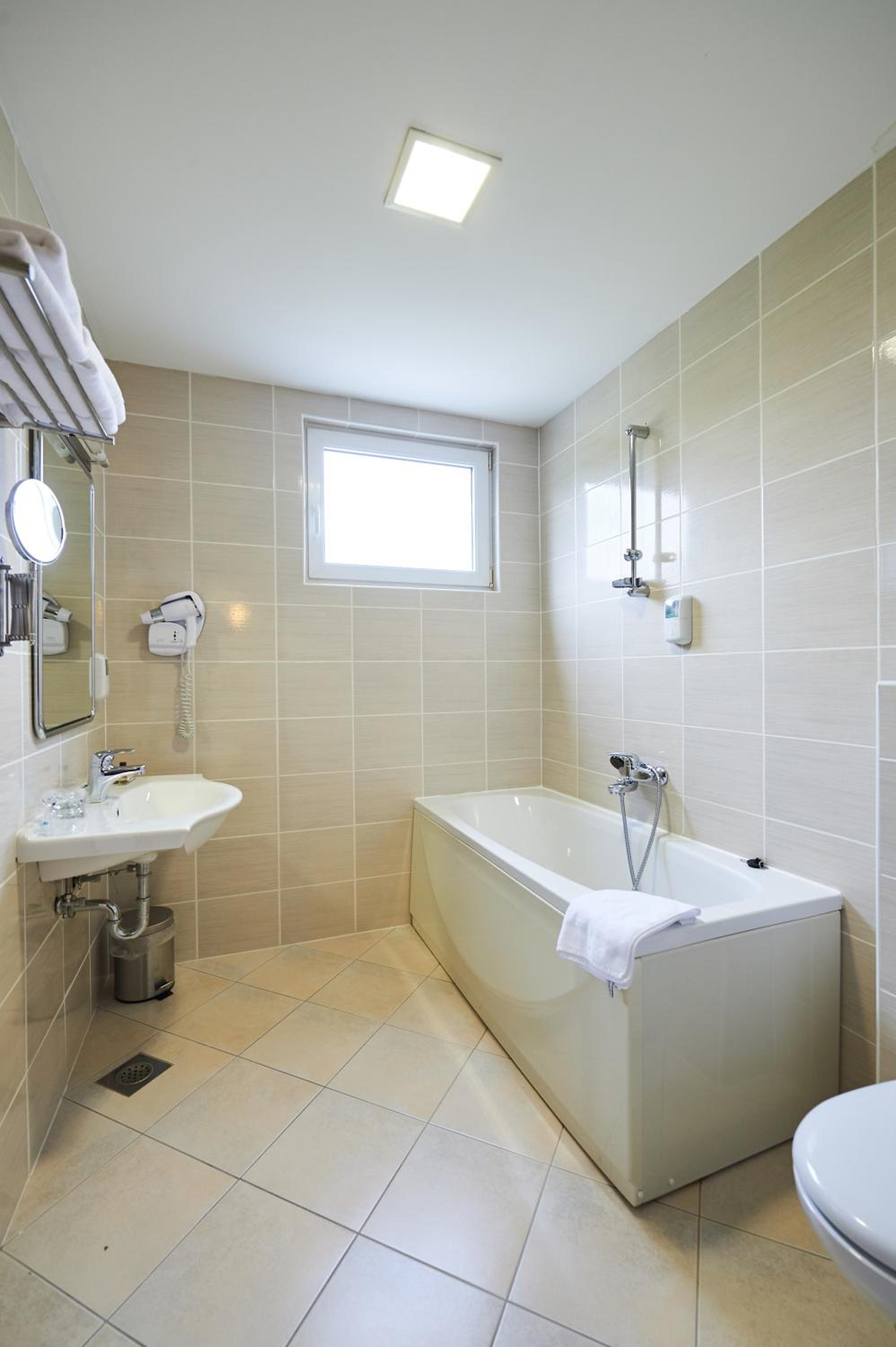 Double or Twin Room - Photo 3