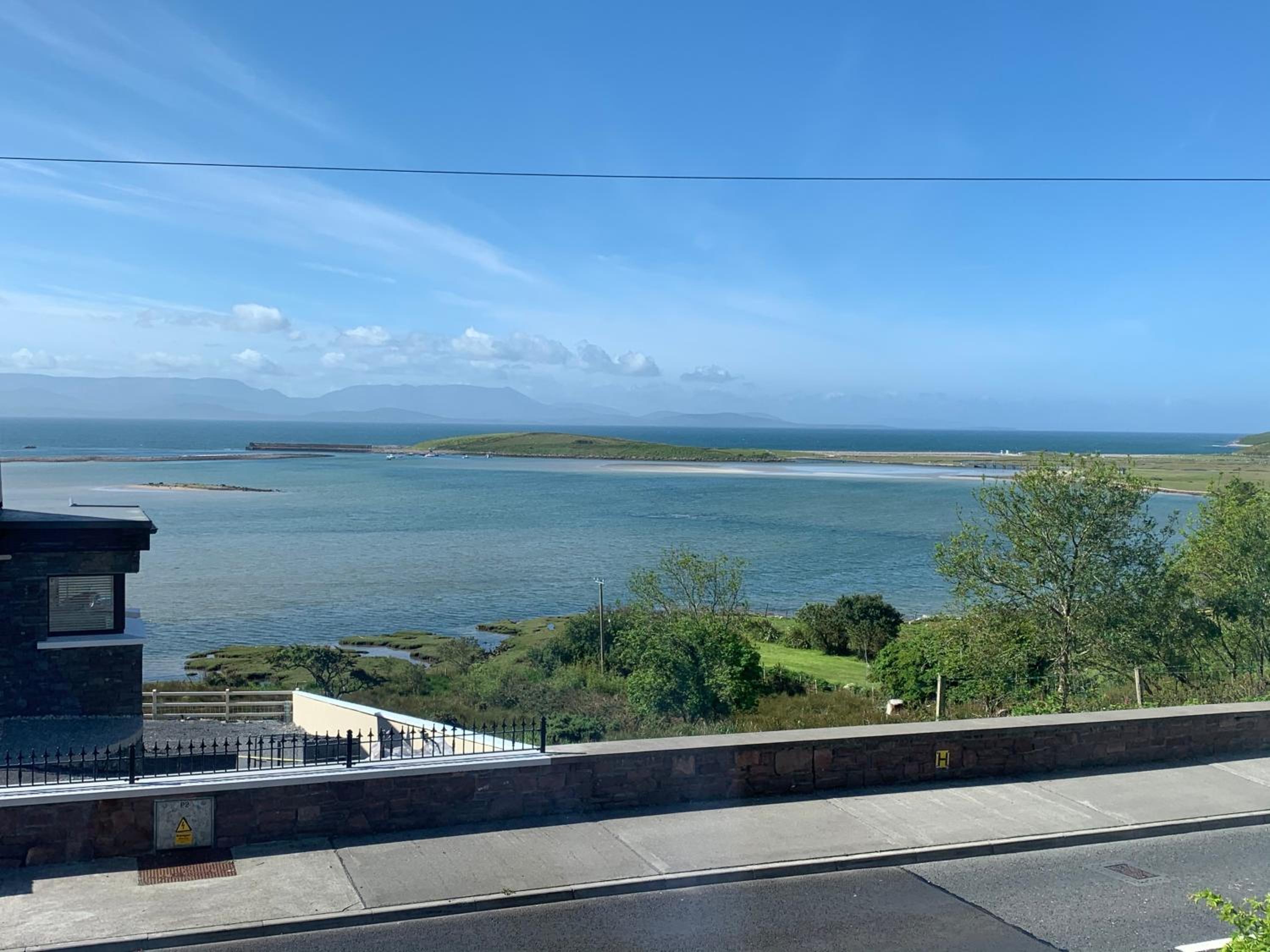 Deluxe Double Room with Sea View - Photo 10