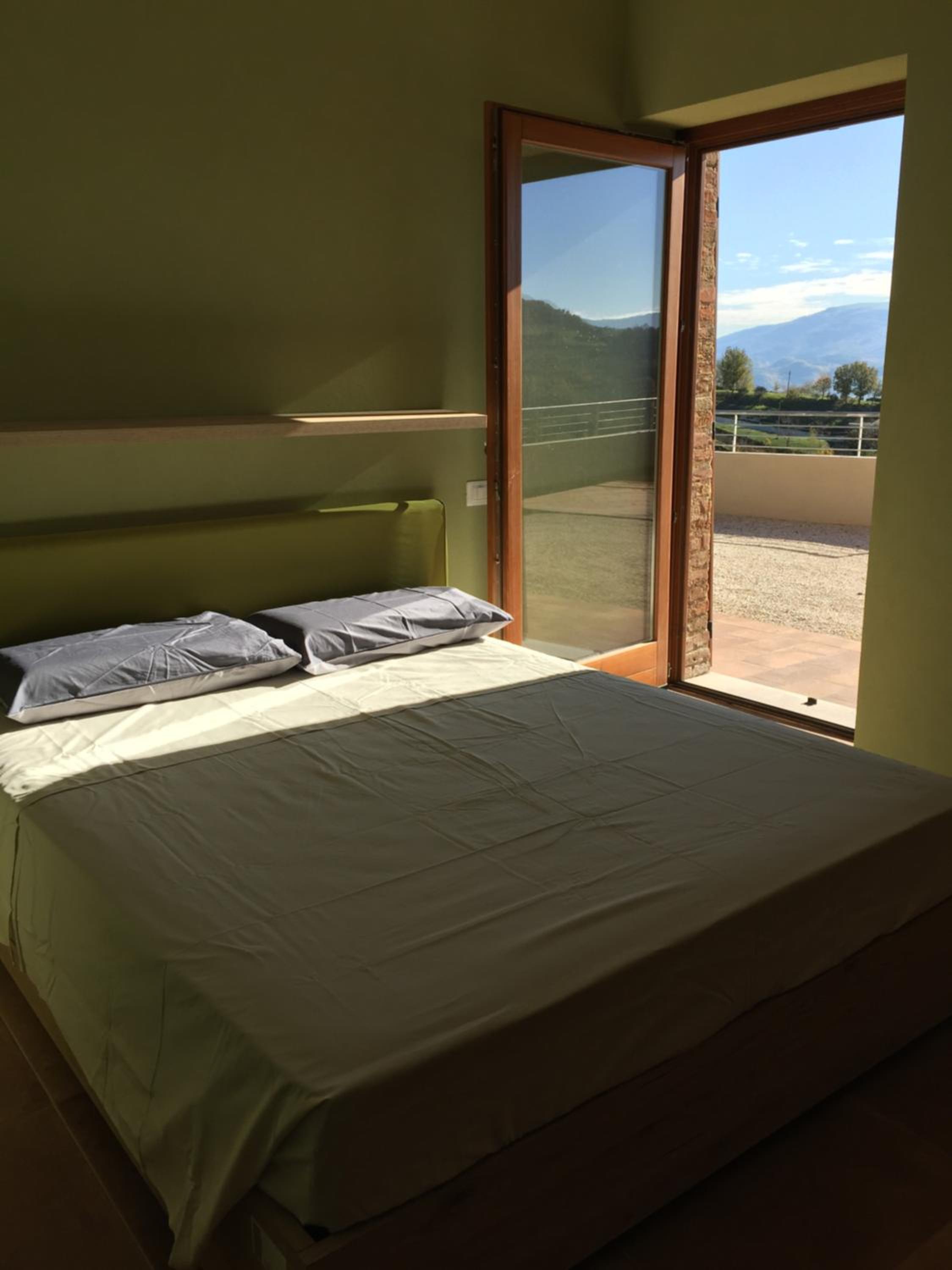King Room with Roll-In Shower - Disability Access