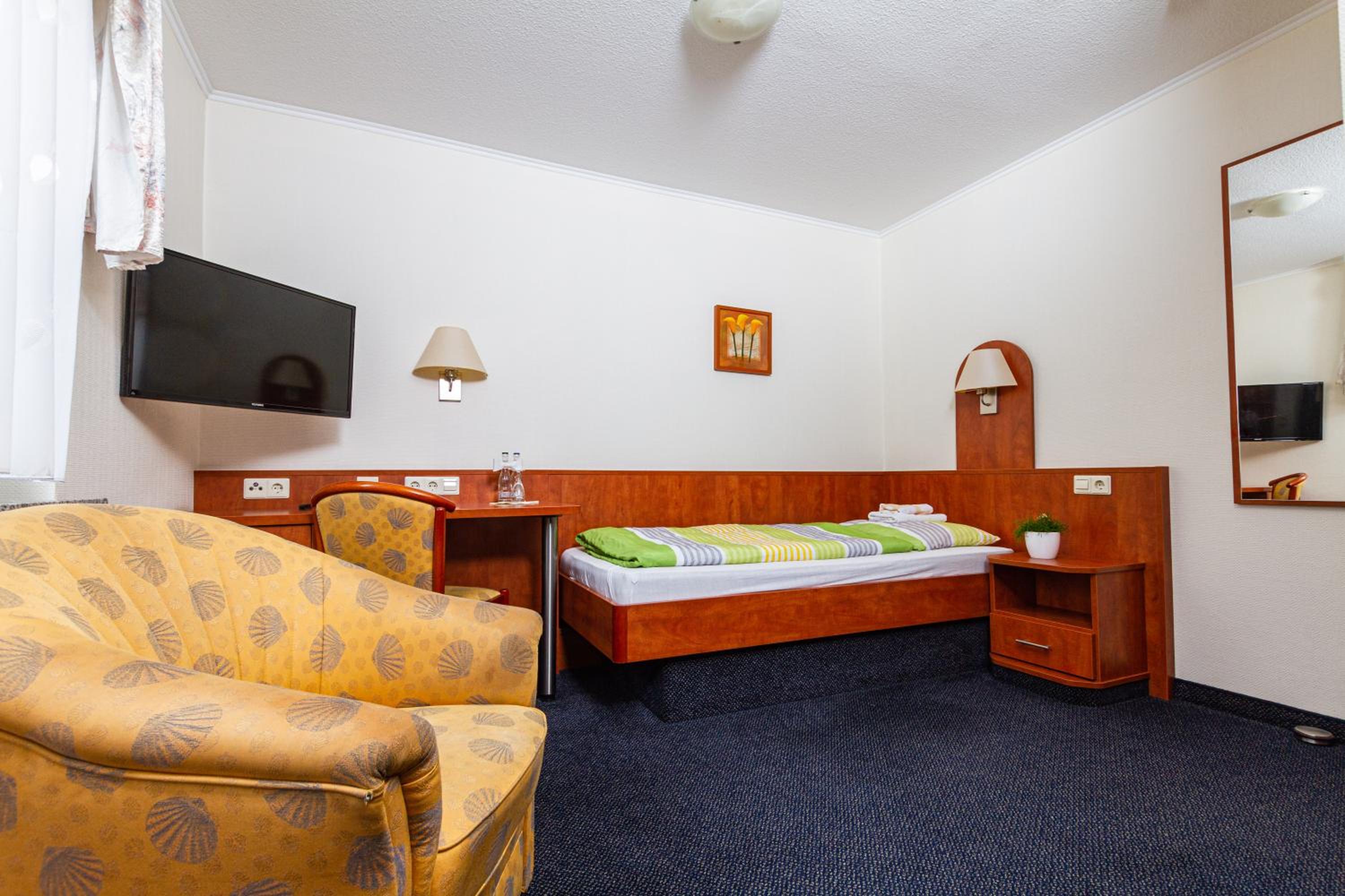 Single Room with Private Bathroom photo 1