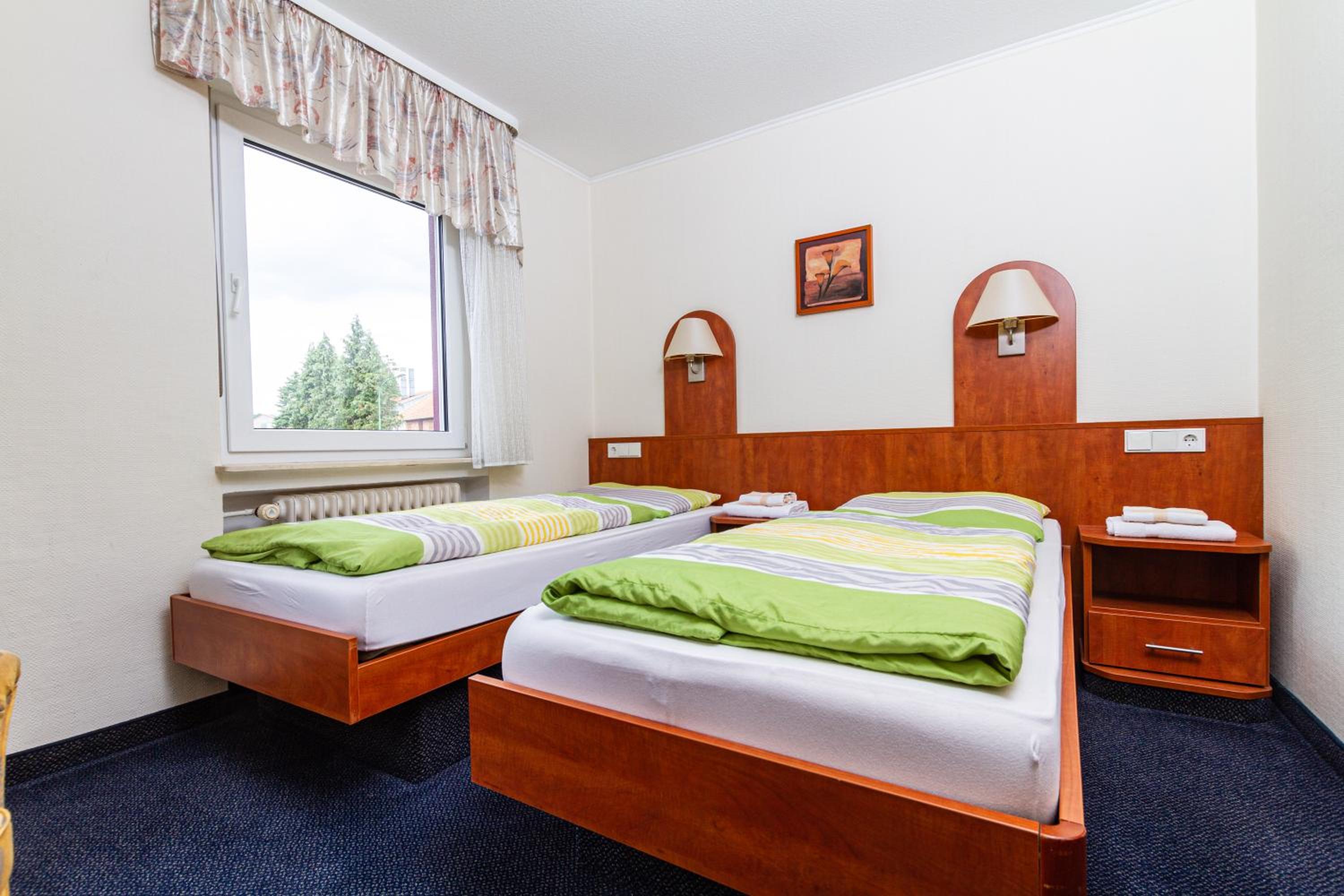 Standard Double or Twin Room - Photo 8