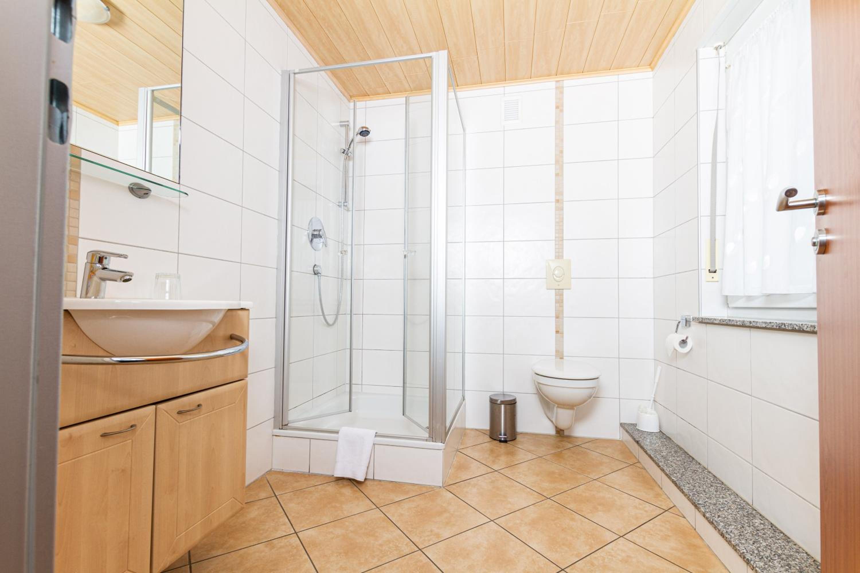 Standard Double or Twin Room - Photo 7