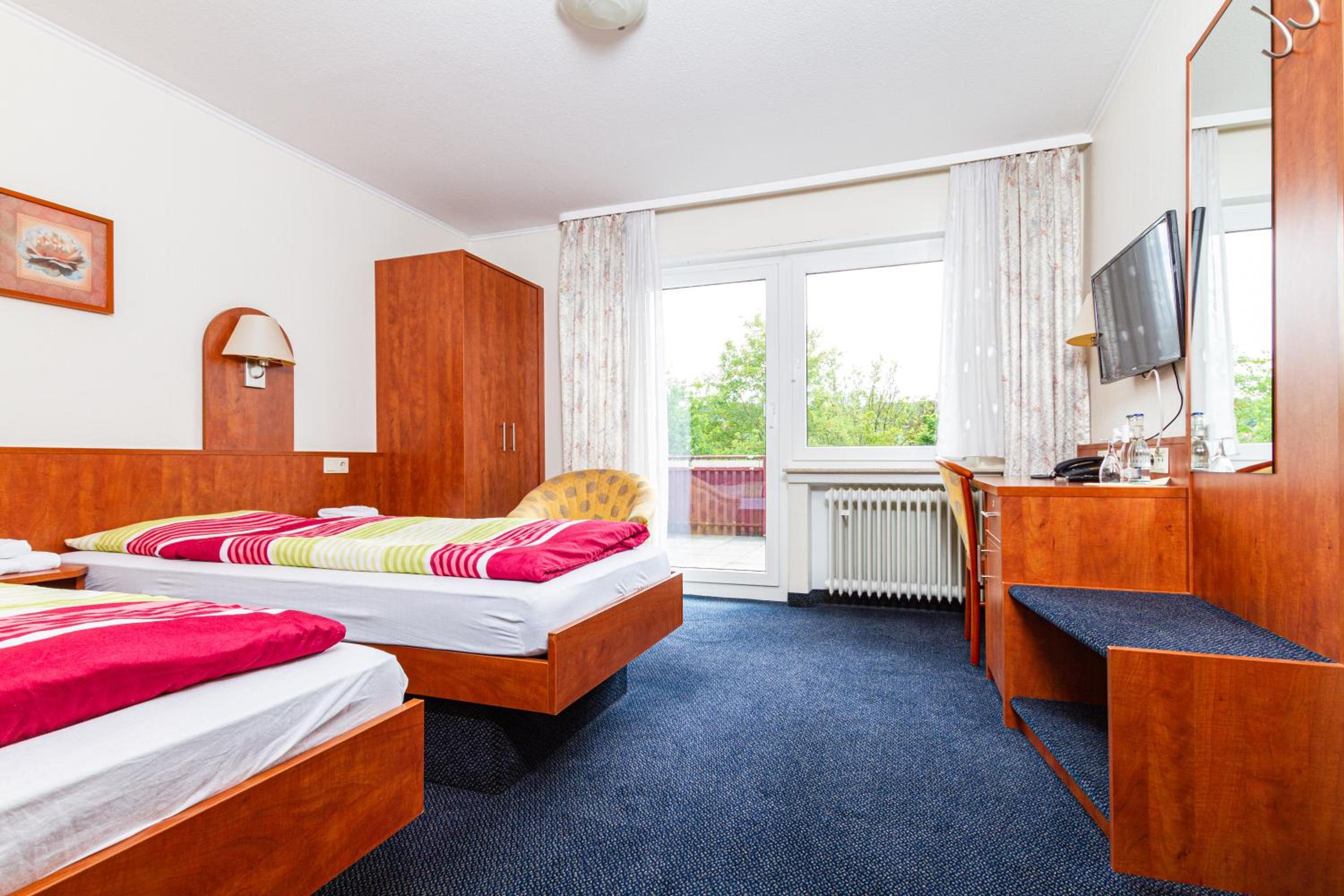Standard Double or Twin Room - Photo 10