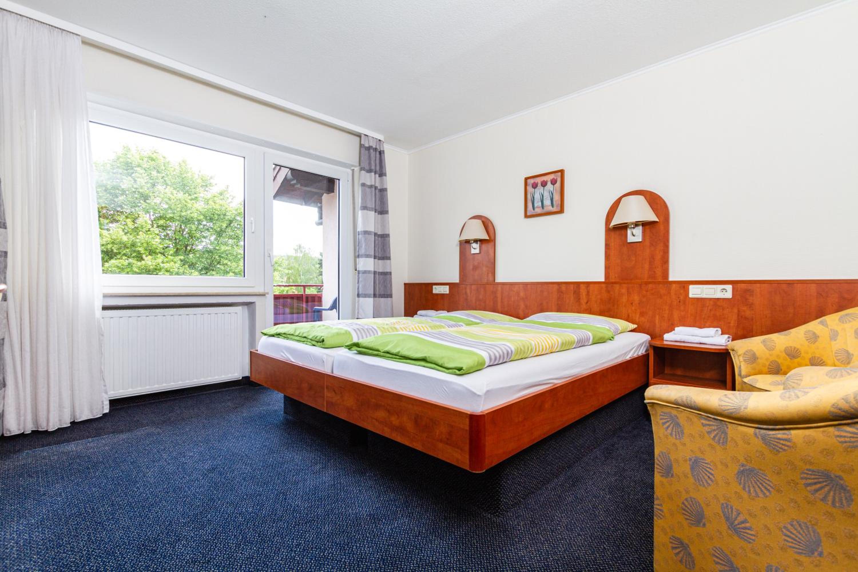 Double Room with Private Bathroom - Photo 9