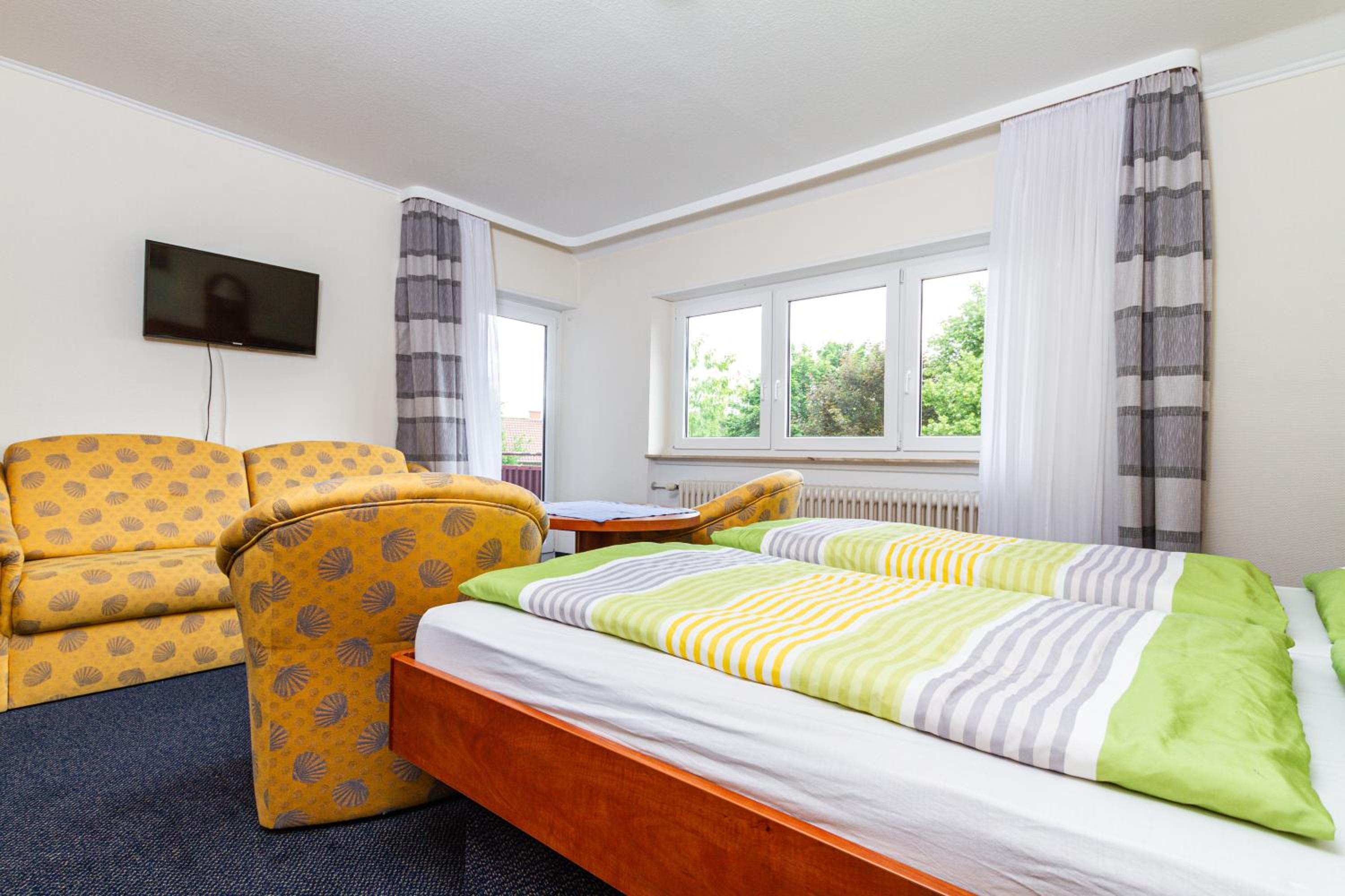 Double Room with Private Bathroom - Photo 6
