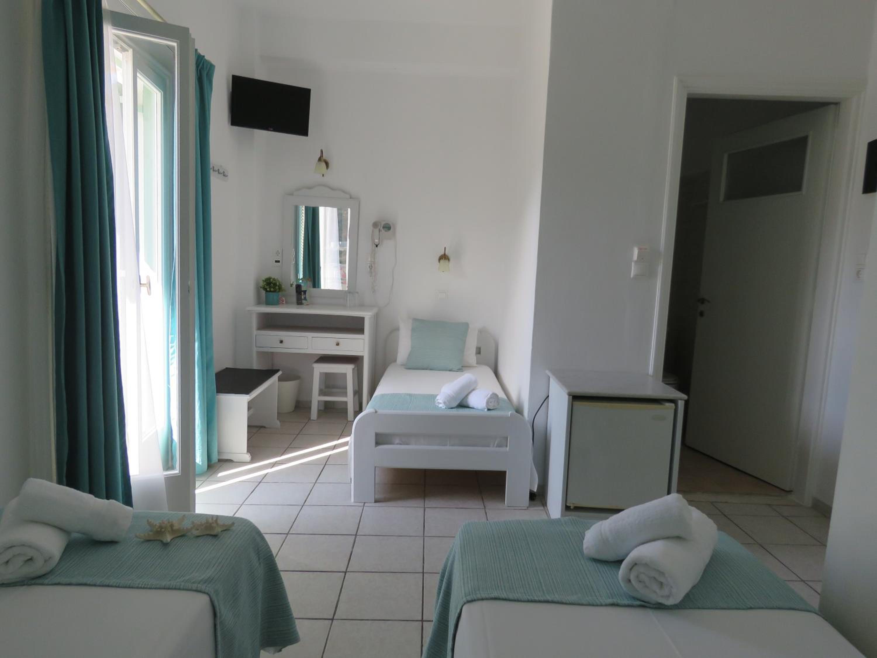 Triple Room with View - Photo 8