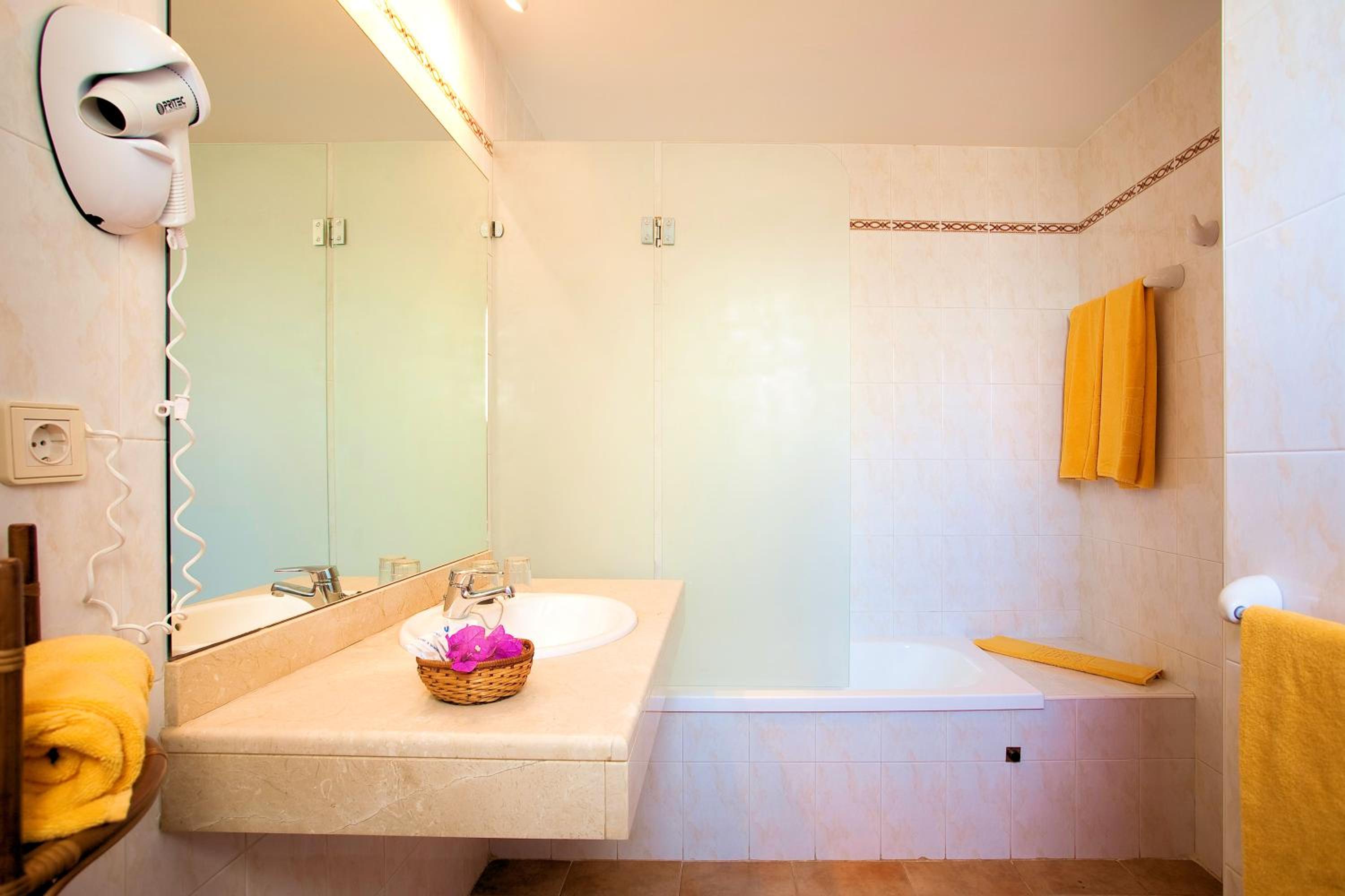 Double Room with Sea View (2 Adults) photo 2