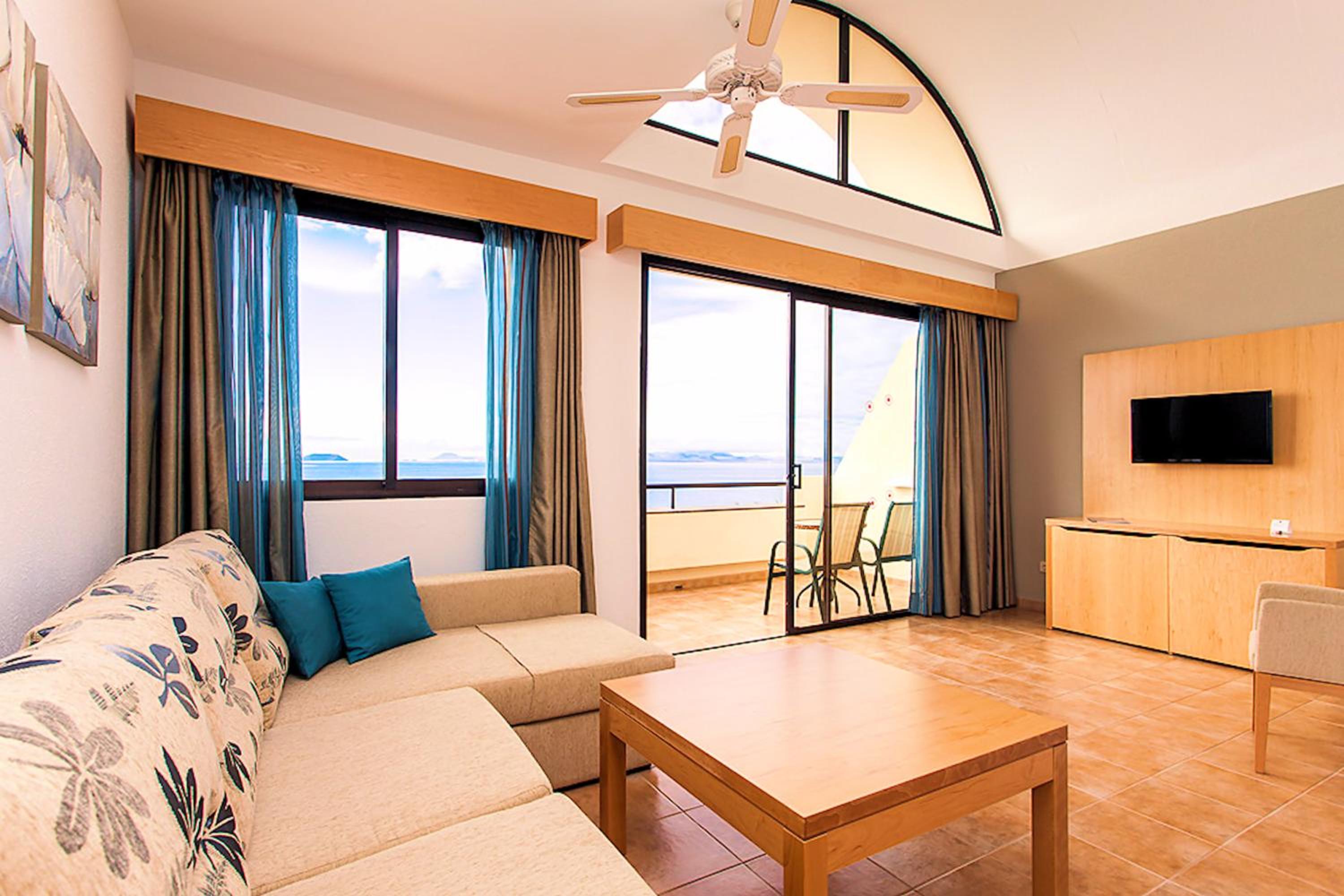 Habitación Familiar con Vista al Mar (2 Adultos + 1 Niño)