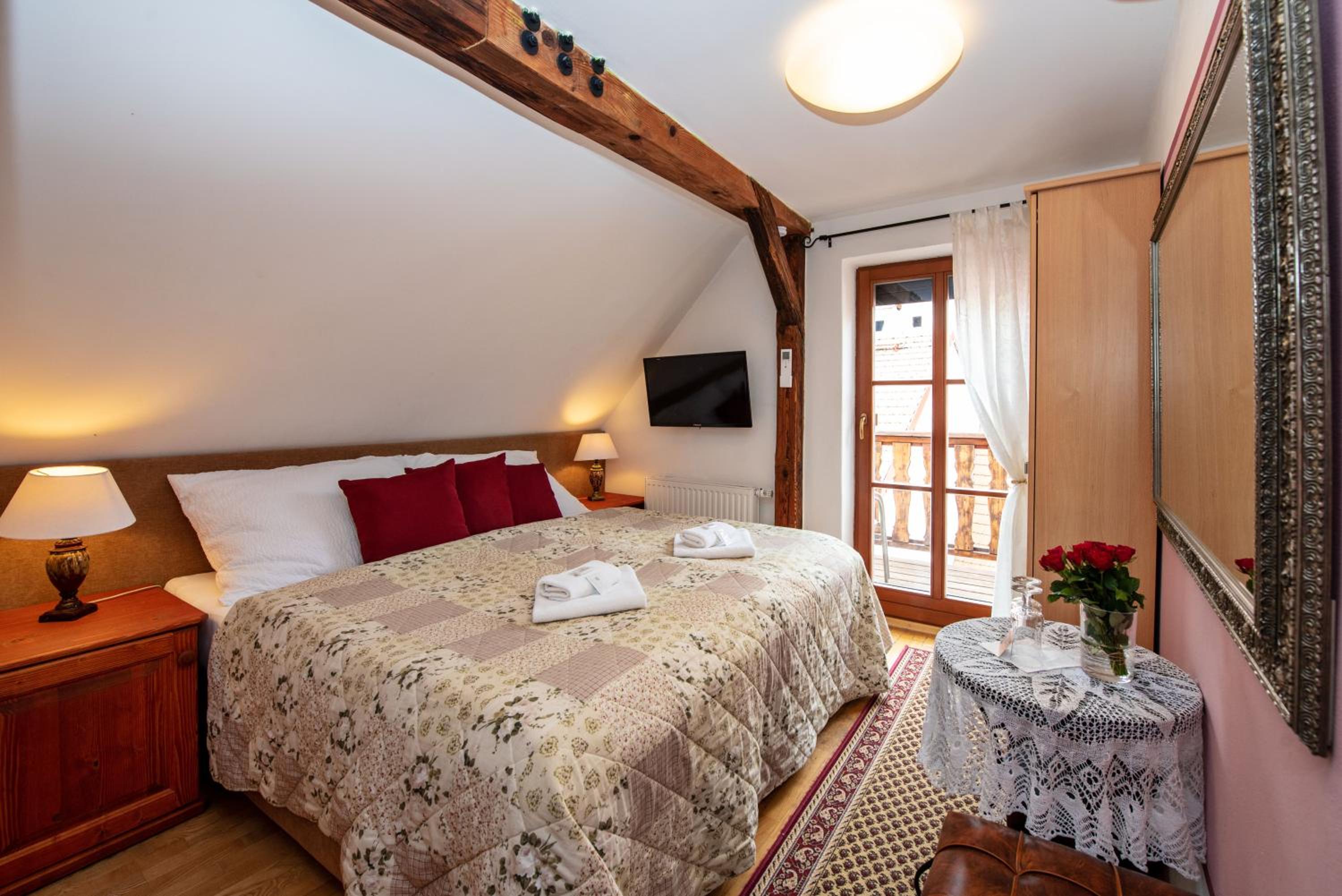 Attic Double Room with balcony photo 3