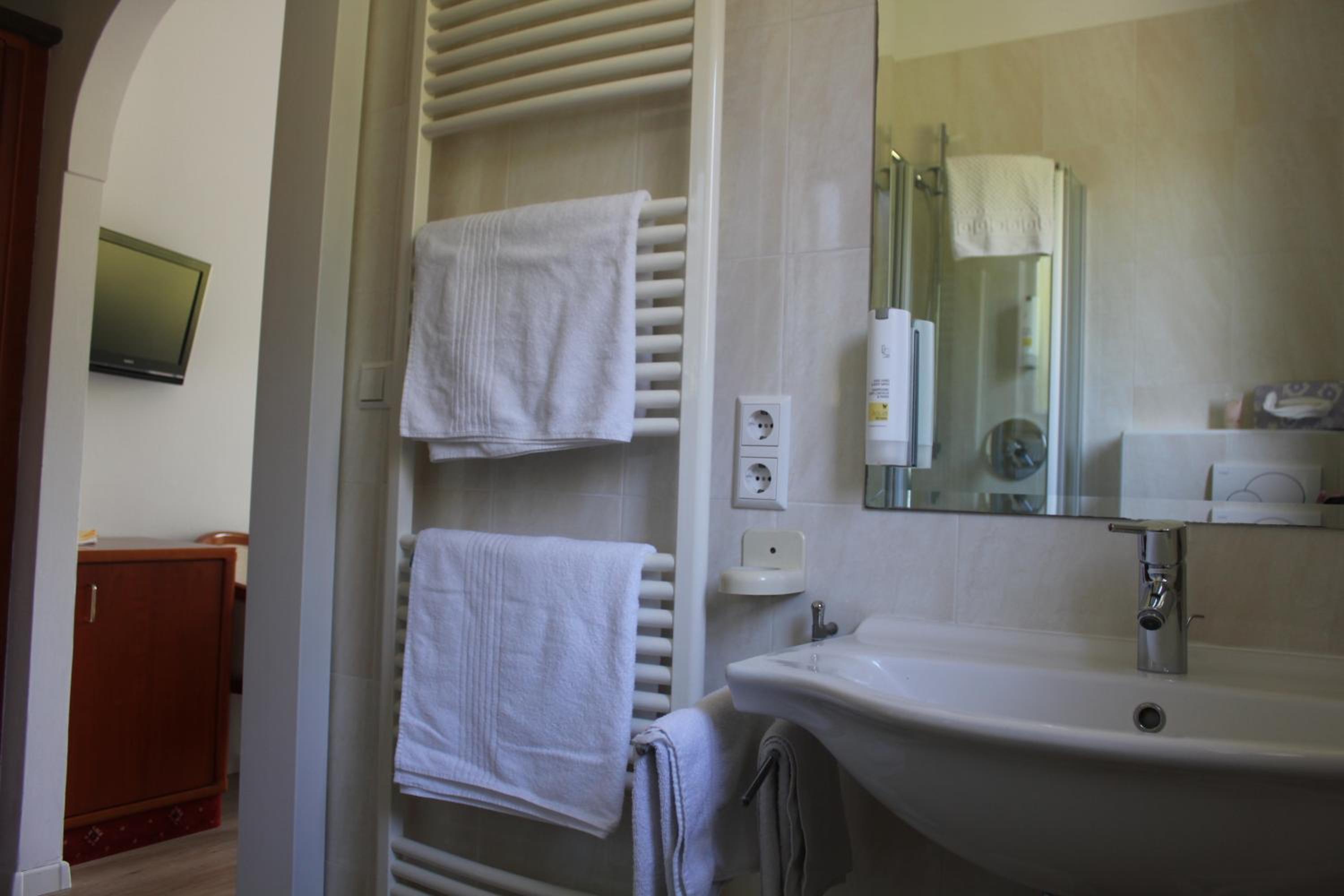 Double Room - Photo 7