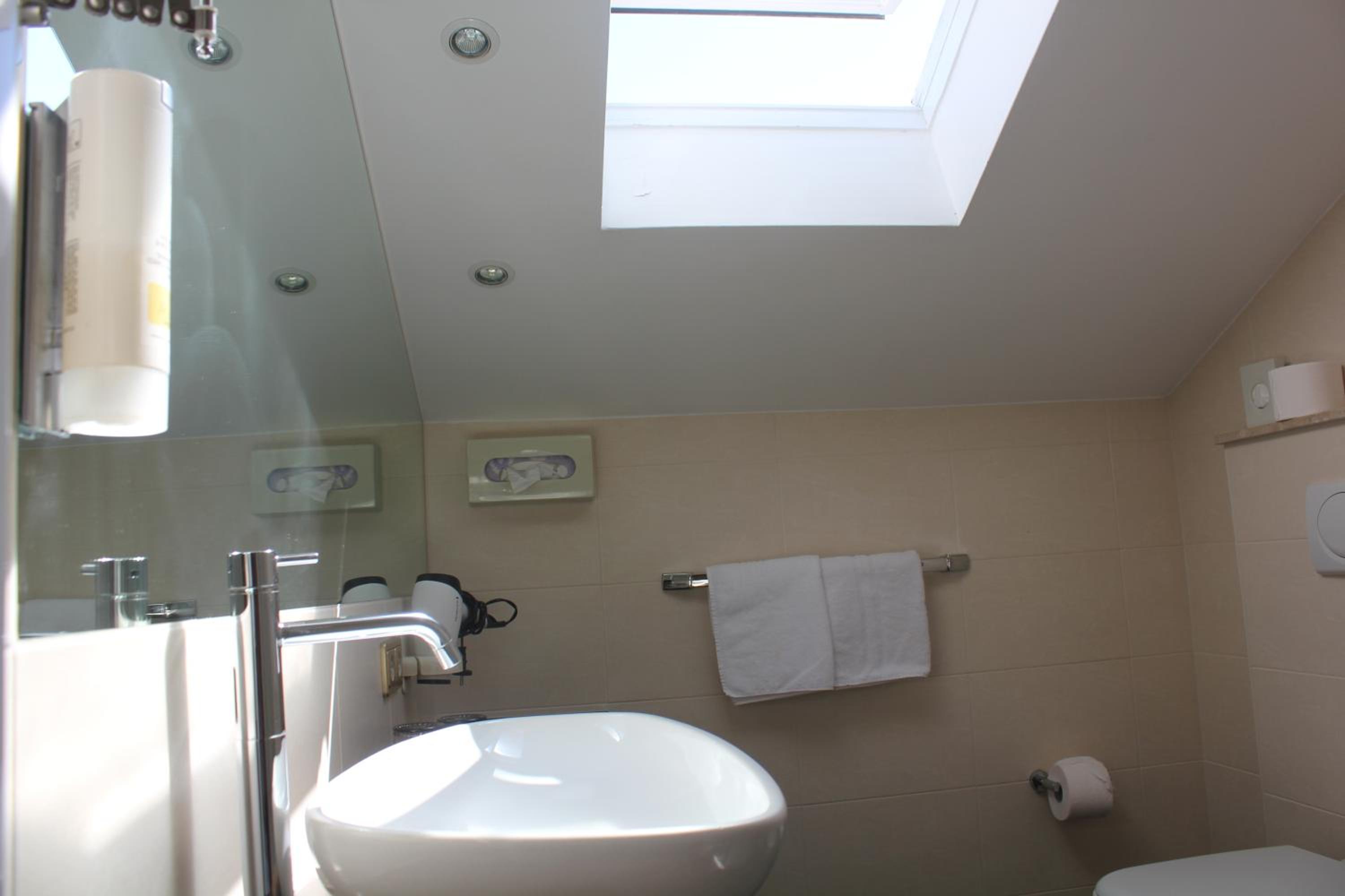 Superior Double Room - Photo 7