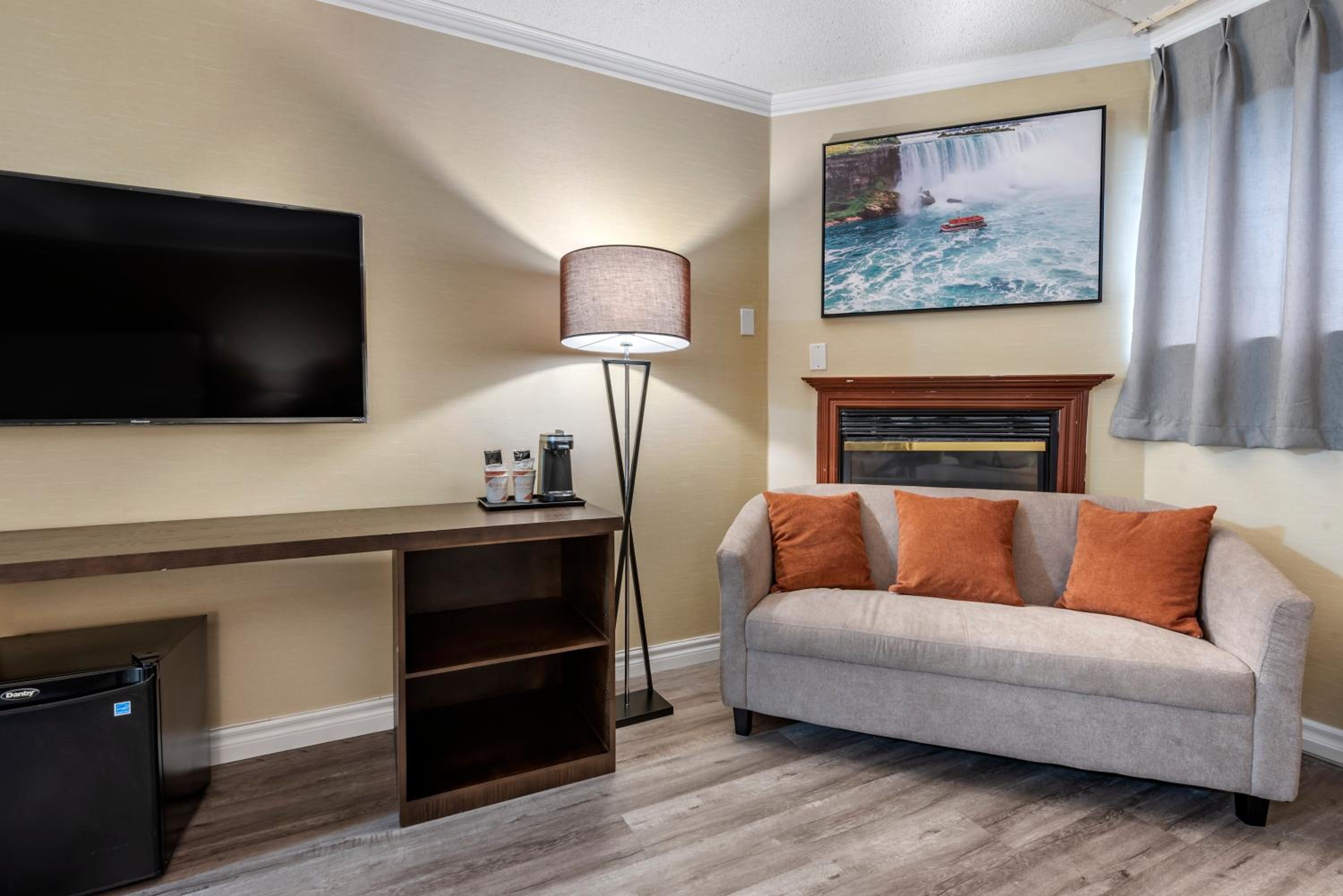 Superior Queen Room with Two Queen Beds - Main Building - Photo 2