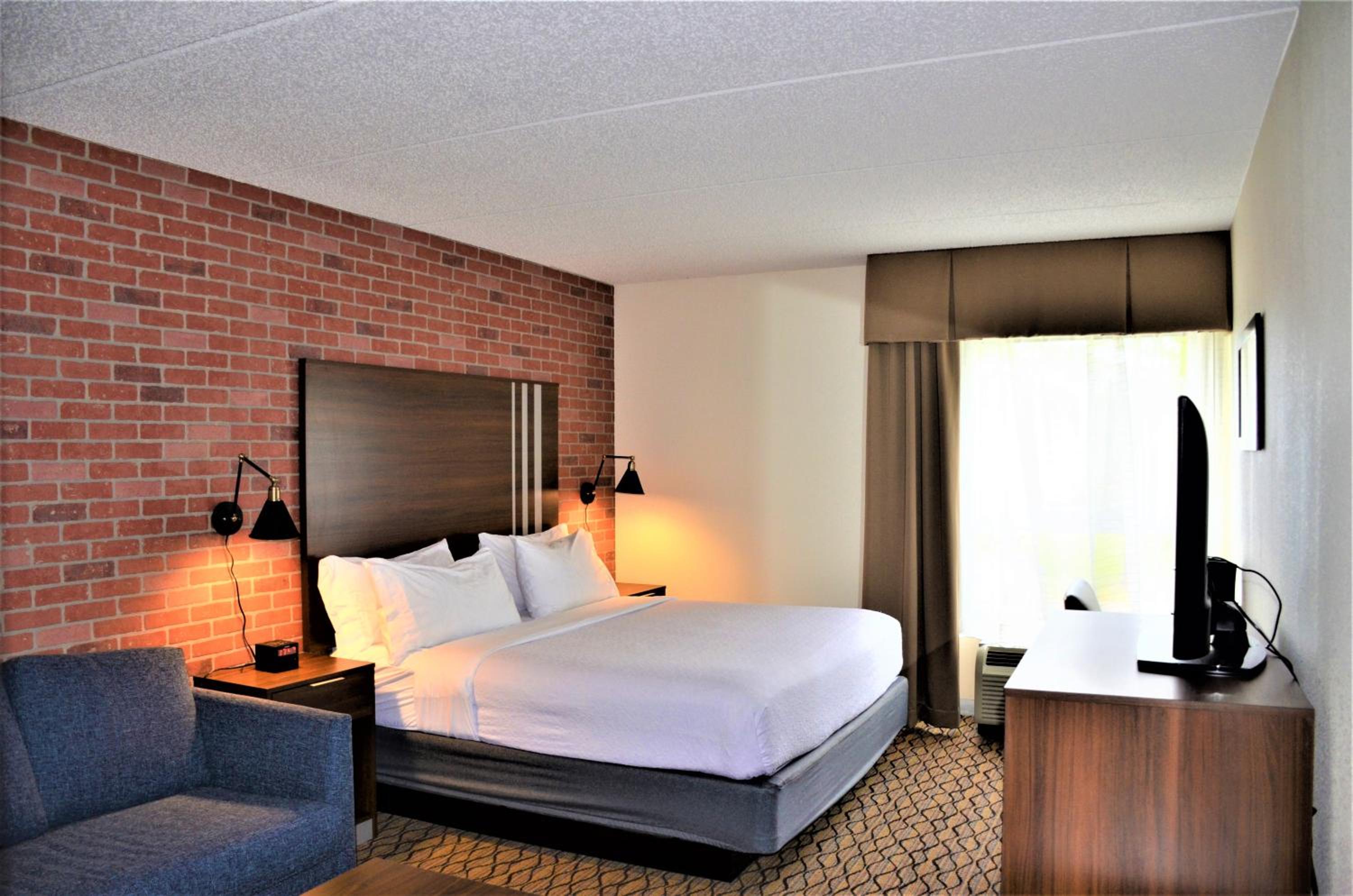 Standard King Room - Non-Smoking  - Photo 15