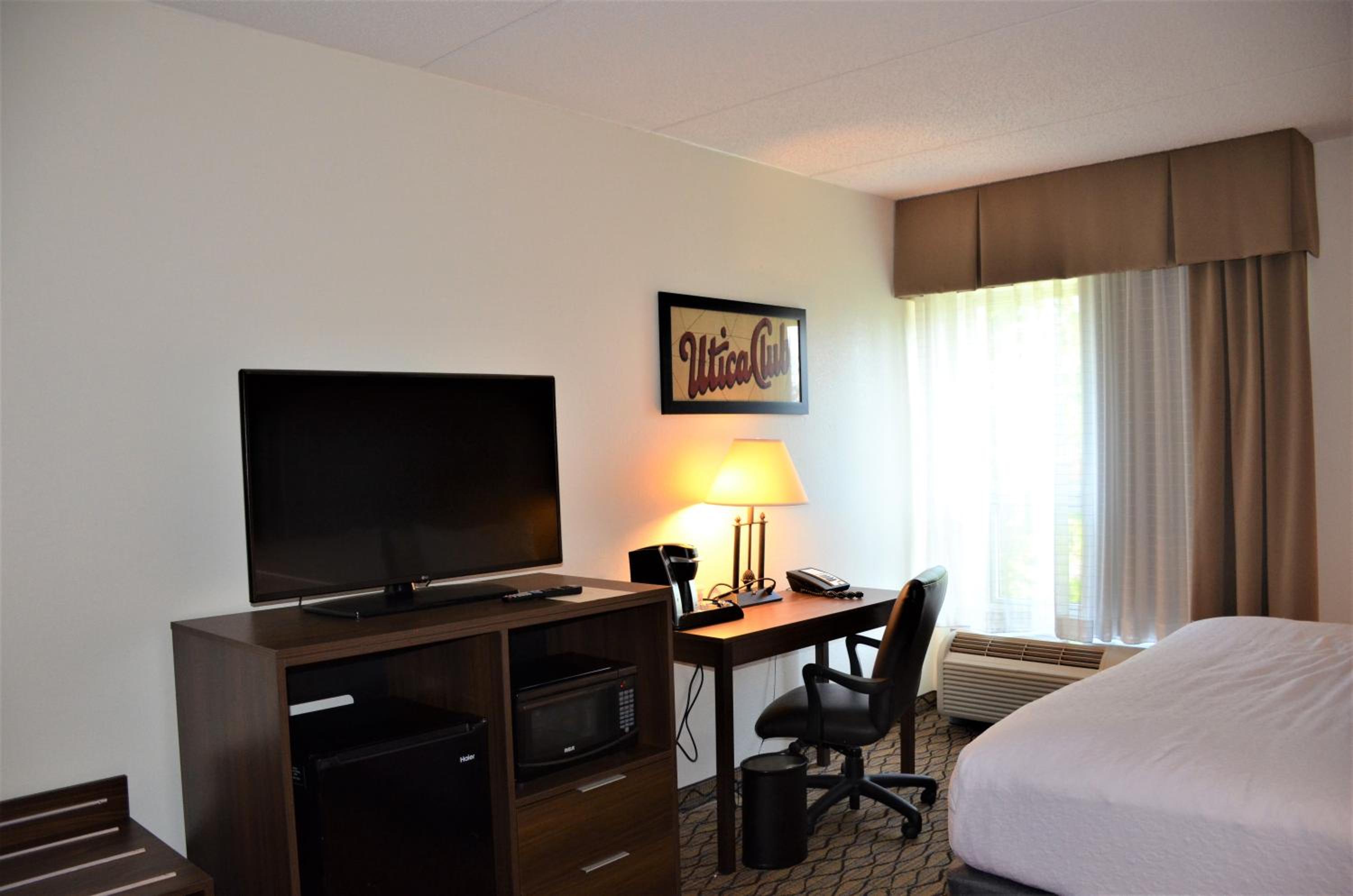 Standard King Room - Non-Smoking  - Photo 9