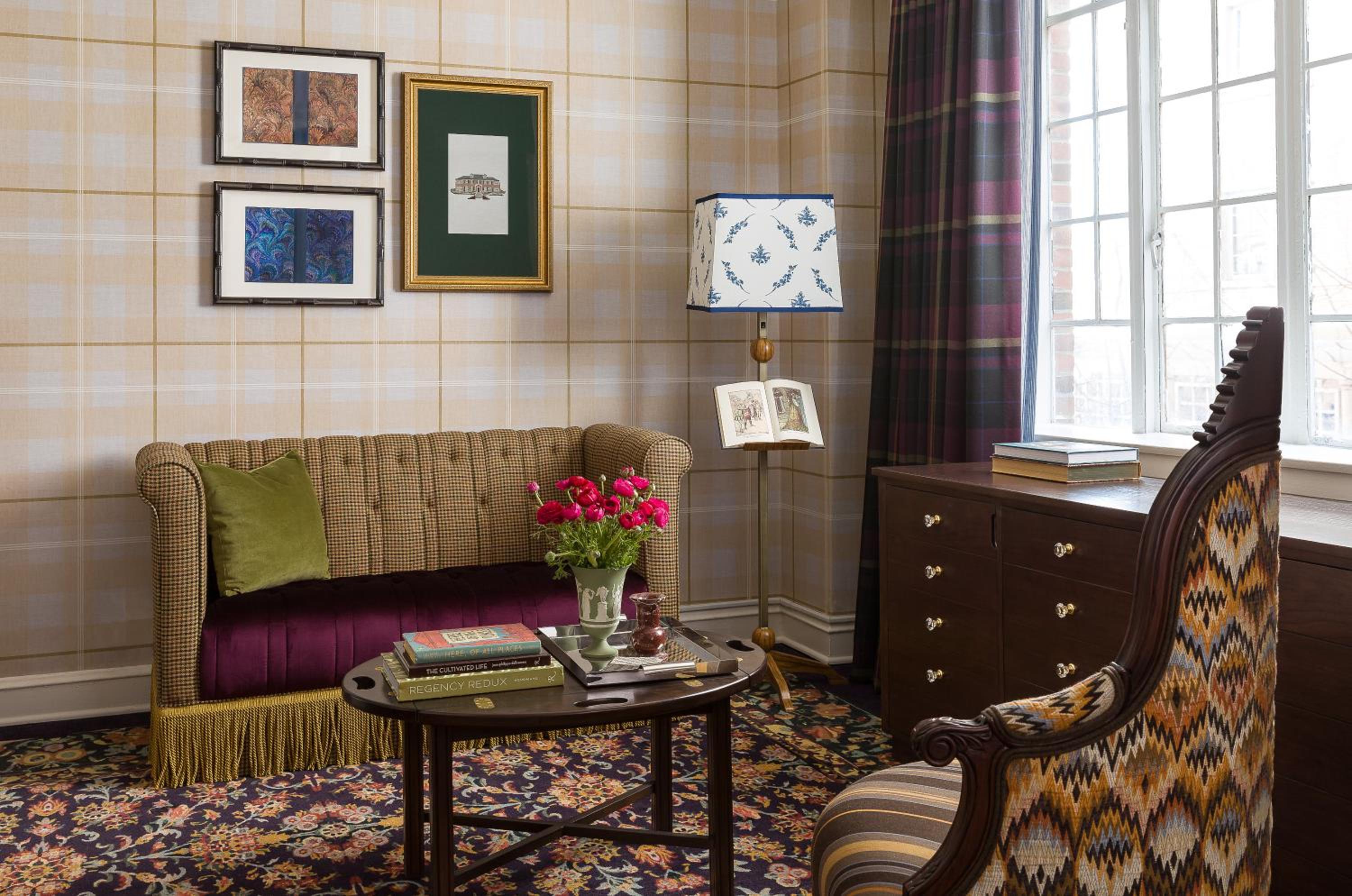 Graduate King Room with Wet Bar - Photo 4