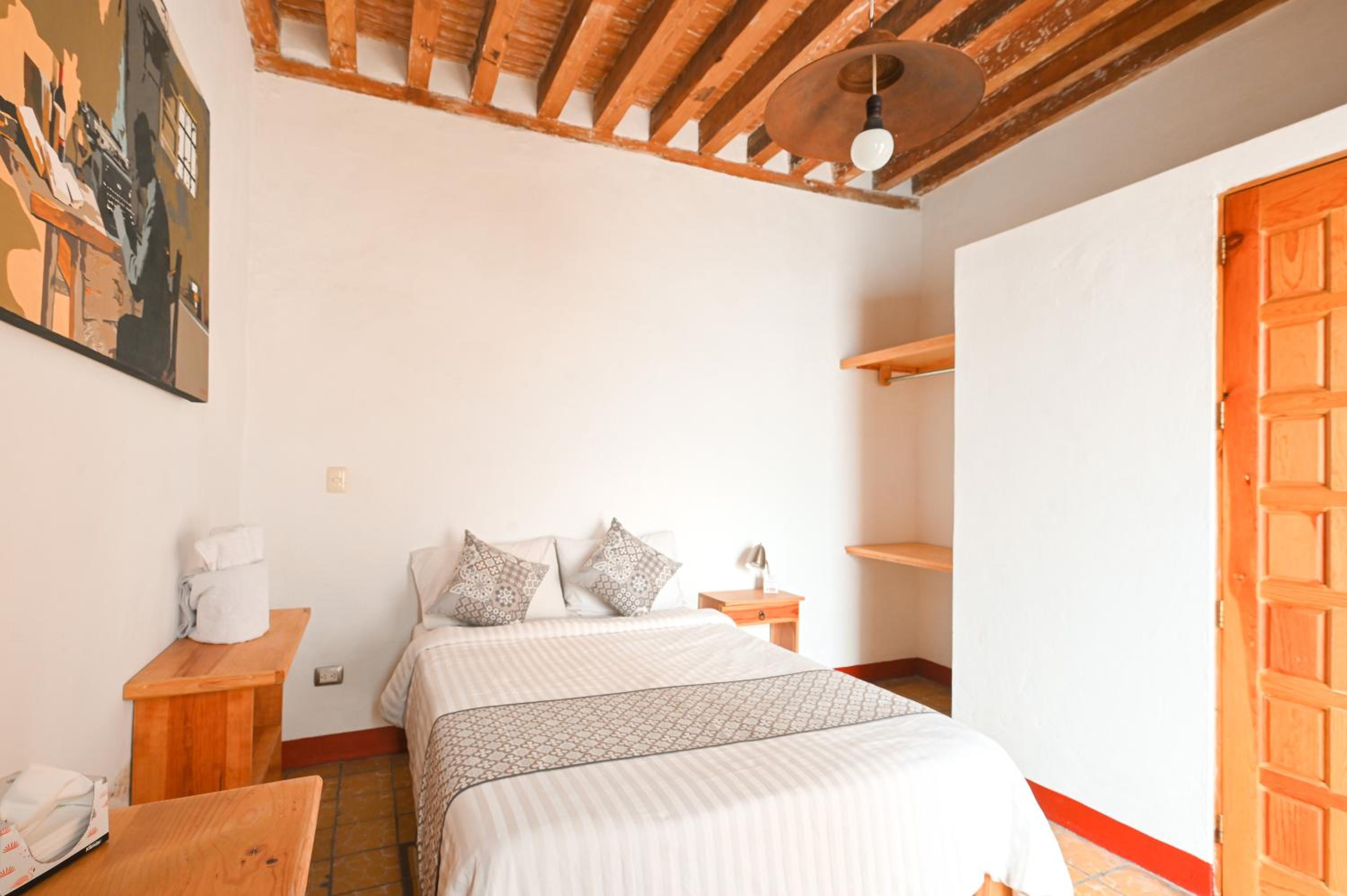 Double Room - Photo 9