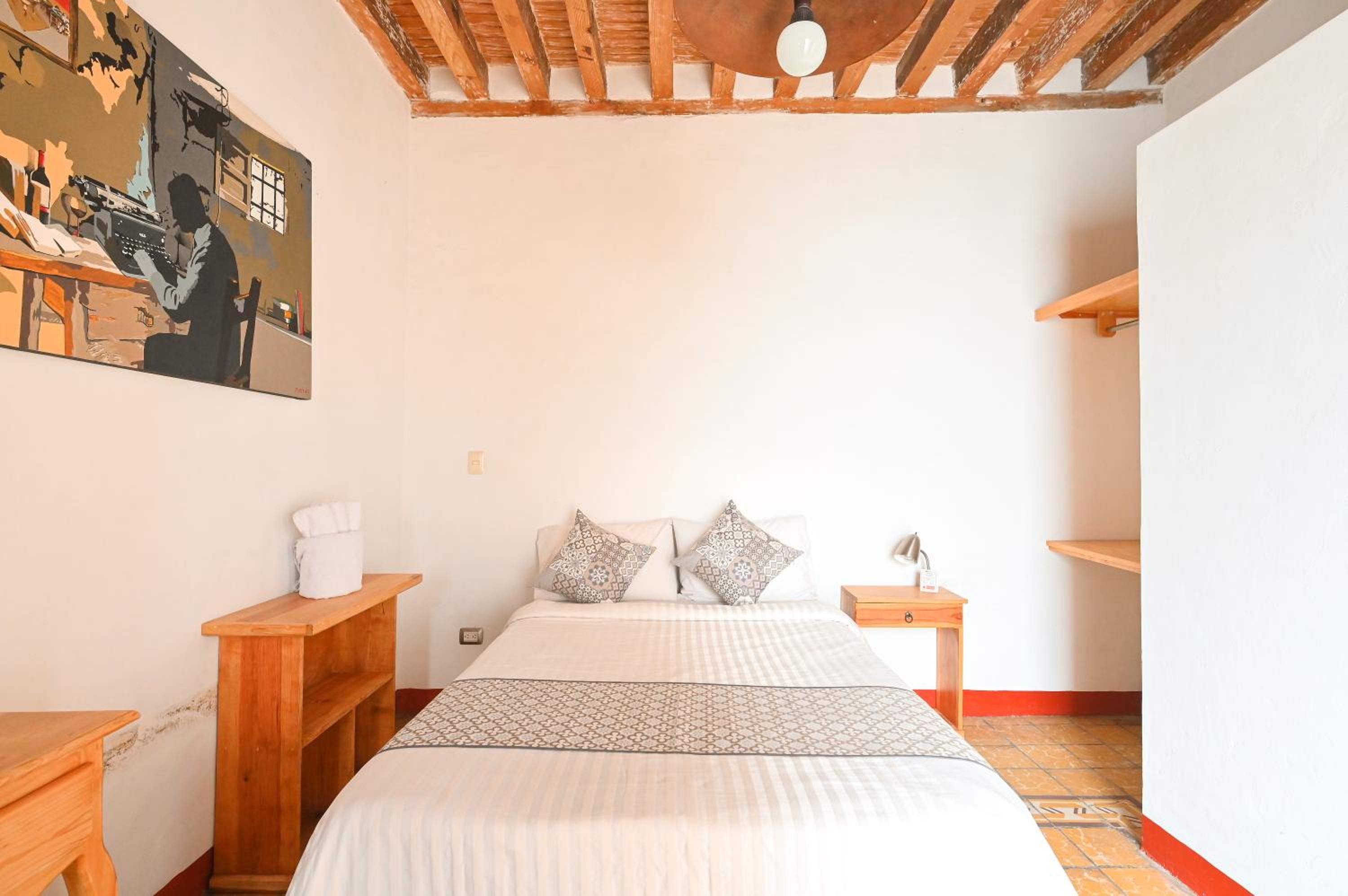 Double Room - Photo 8