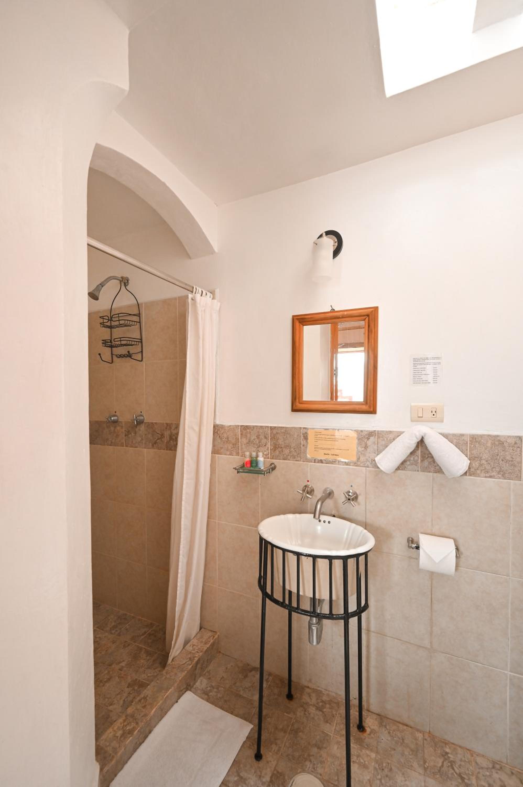 Double Room - Photo 7