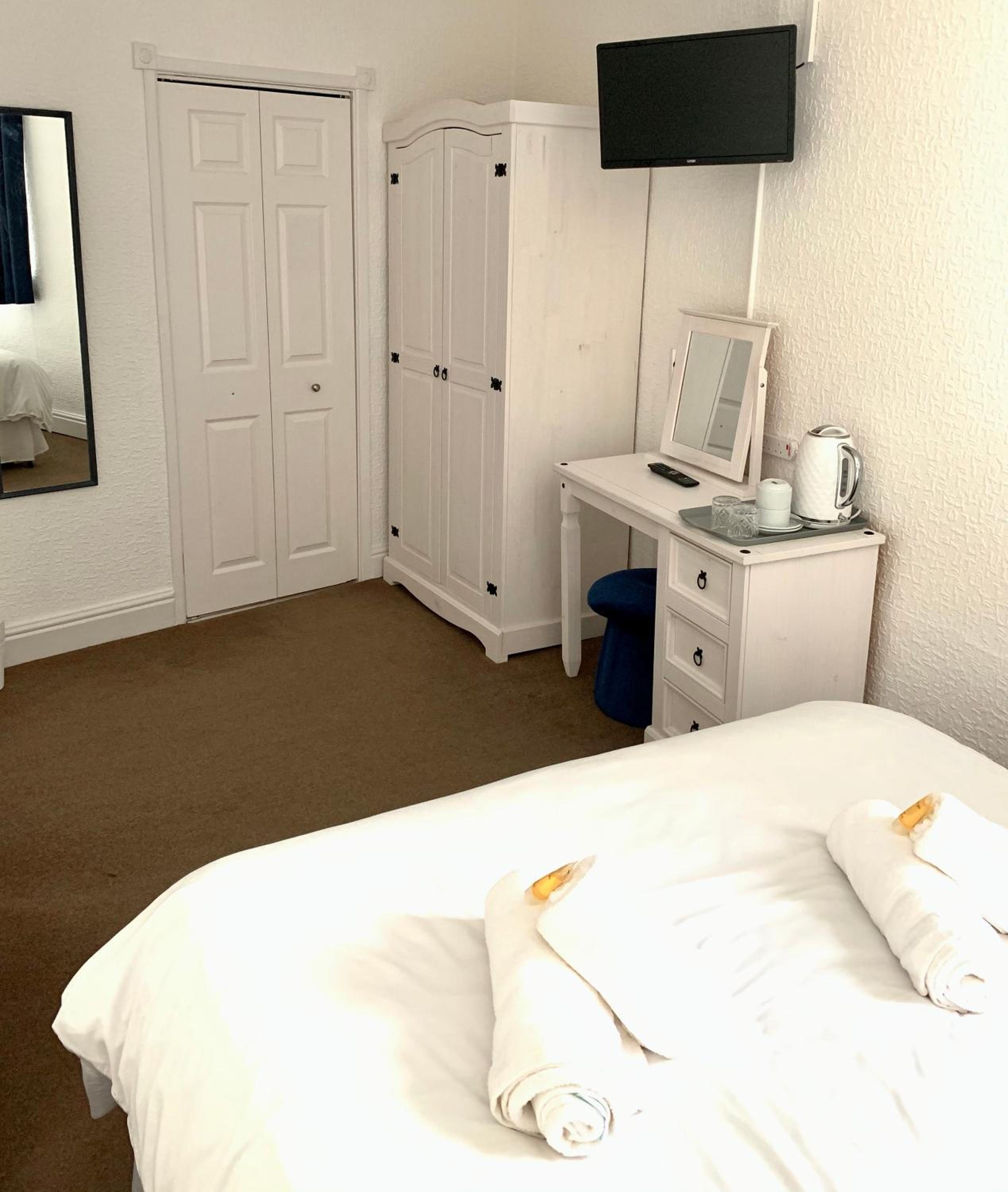 Room 3 Double Room En-suite photo 2