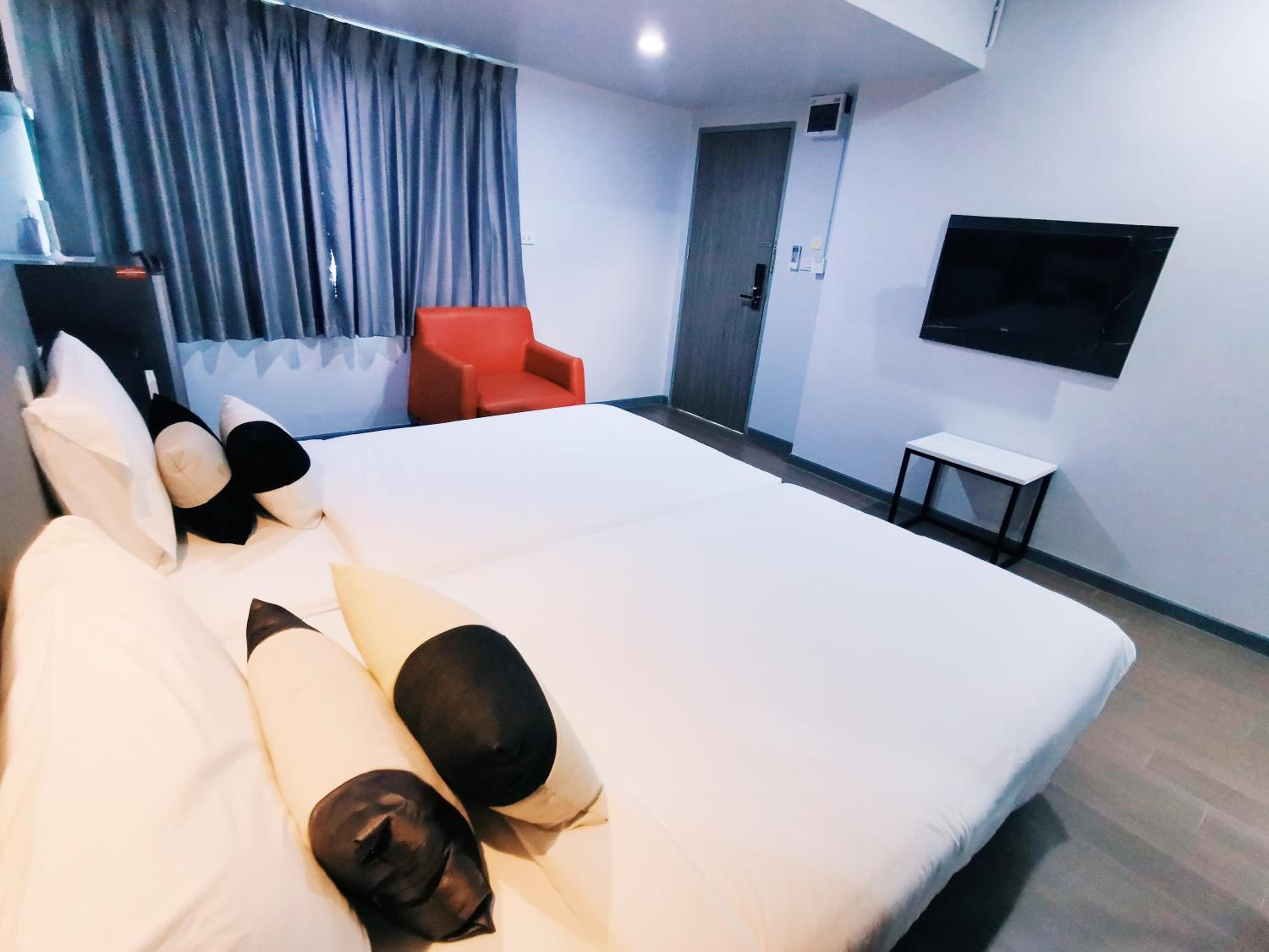 Deluxe Twin Room photo 3