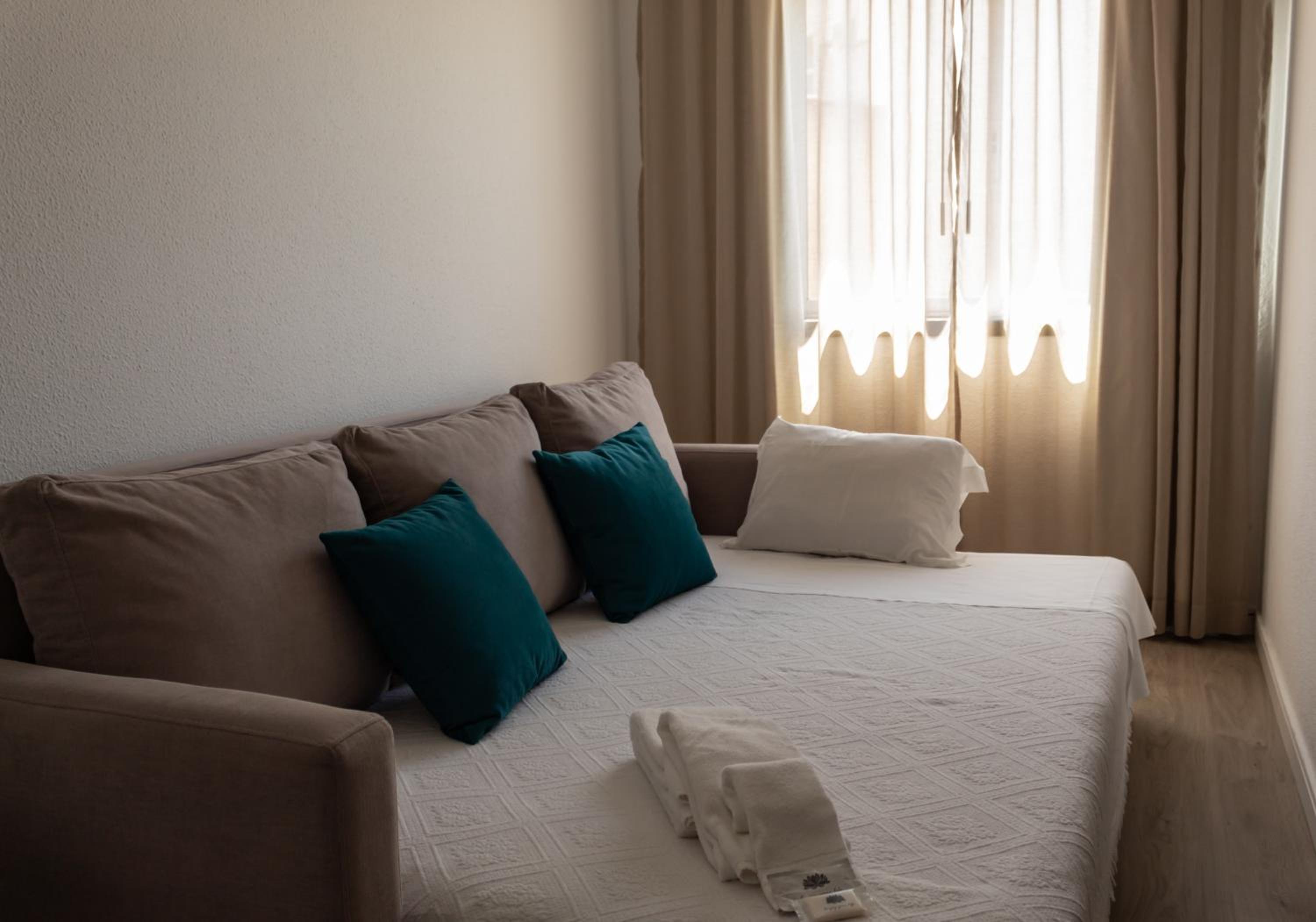 Family Room - Photo 2
