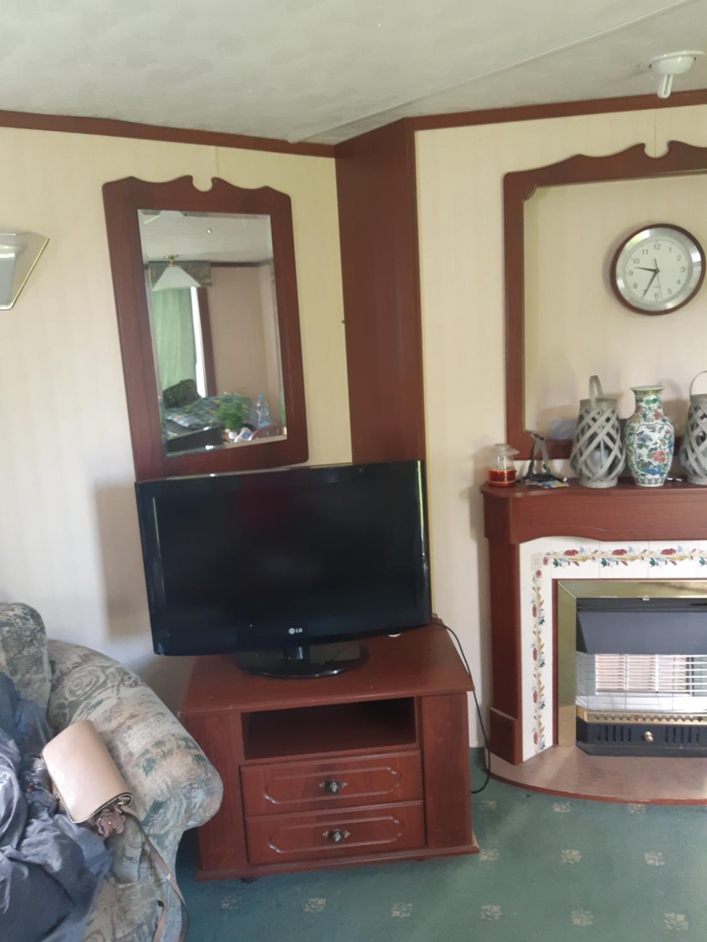 One-Bedroom House photo 1