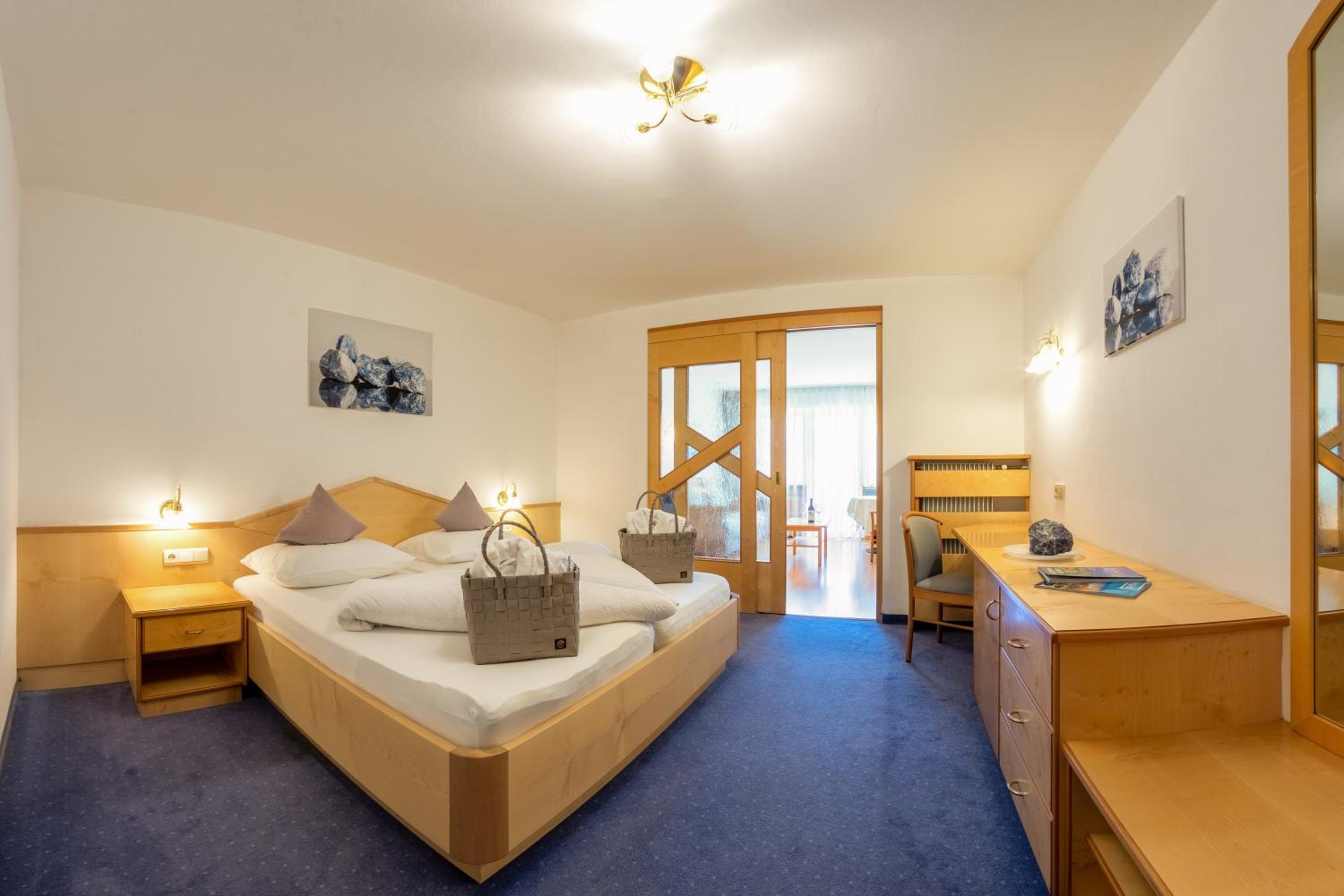 Suite - Photo 1