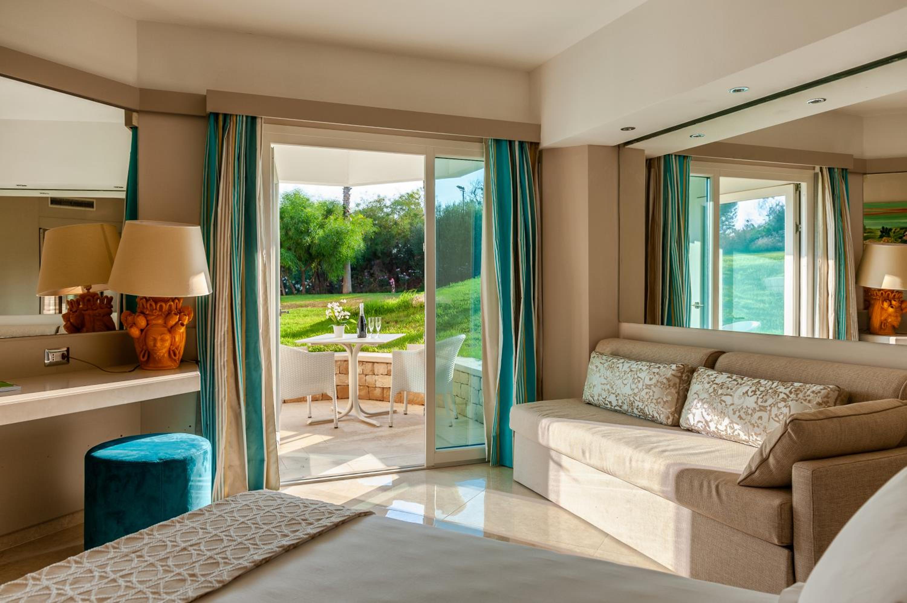 Deluxe Double or Twin Room photo 1