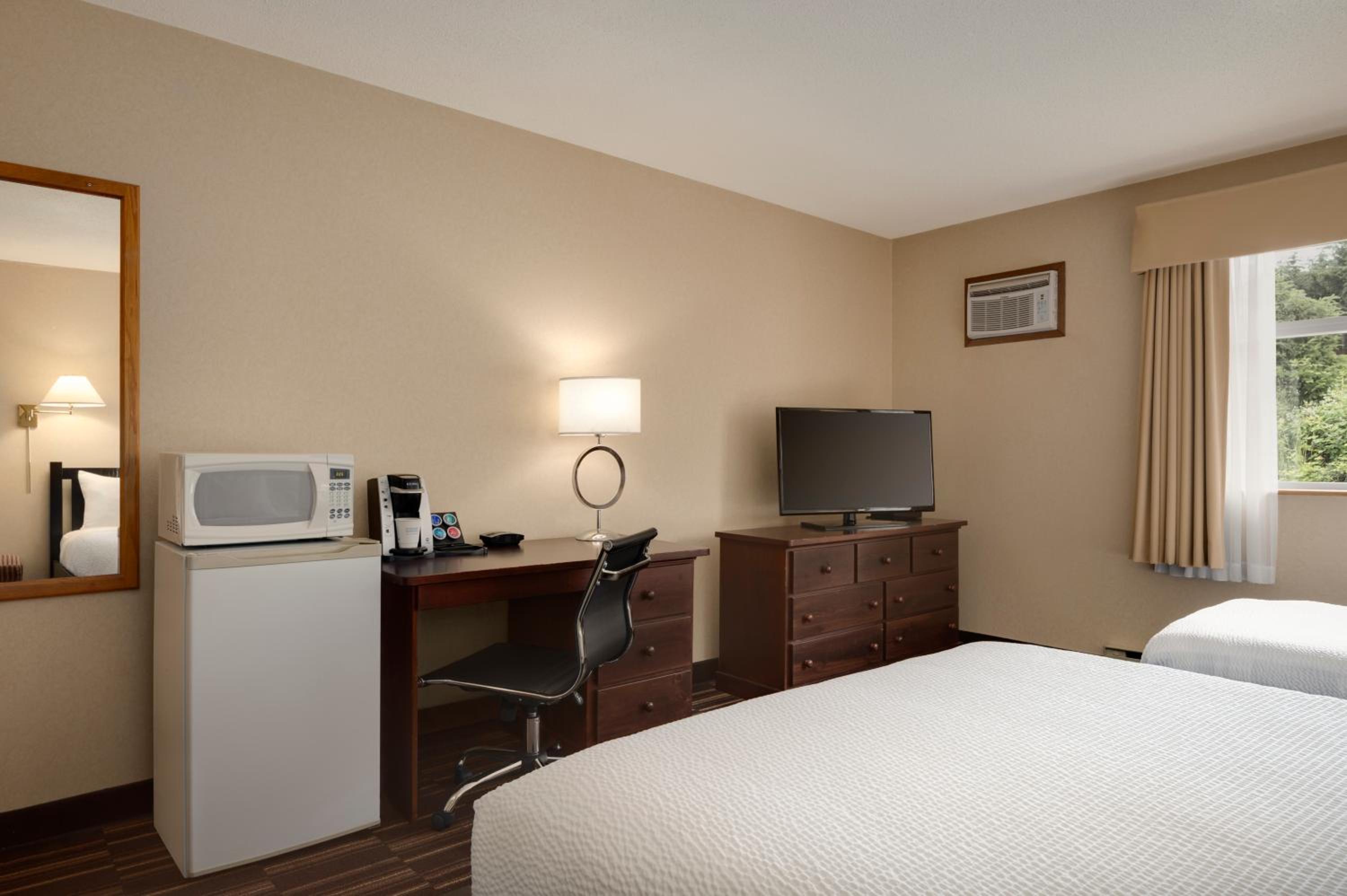 Queen Room - Mobility Access/Non-Smoking - Photo 6