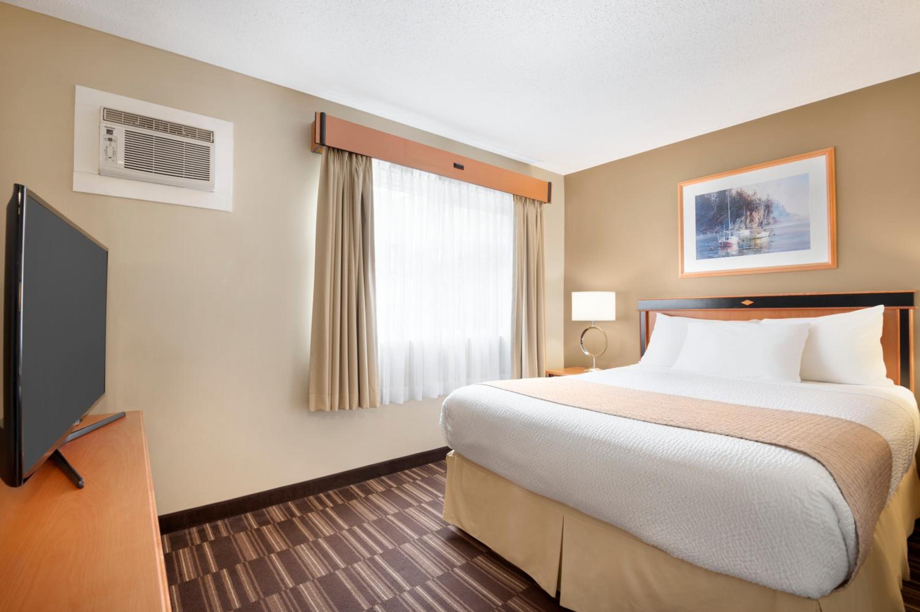  One Queen Bed and One Double Bed (Pool Level) - Photo 7