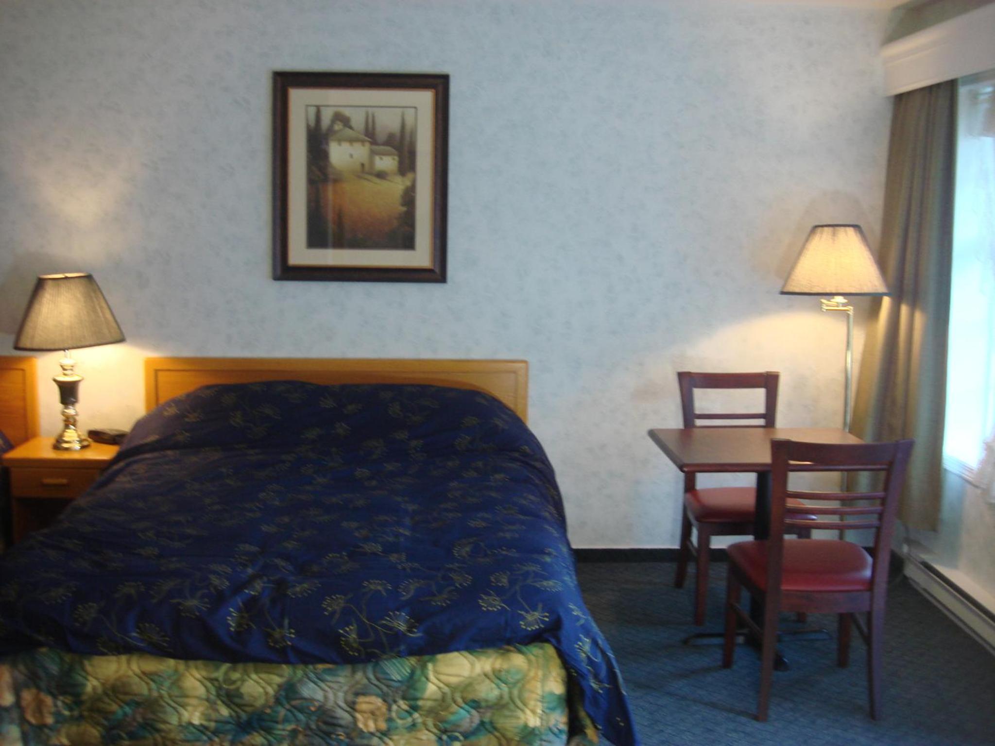 Queen Room photo 1