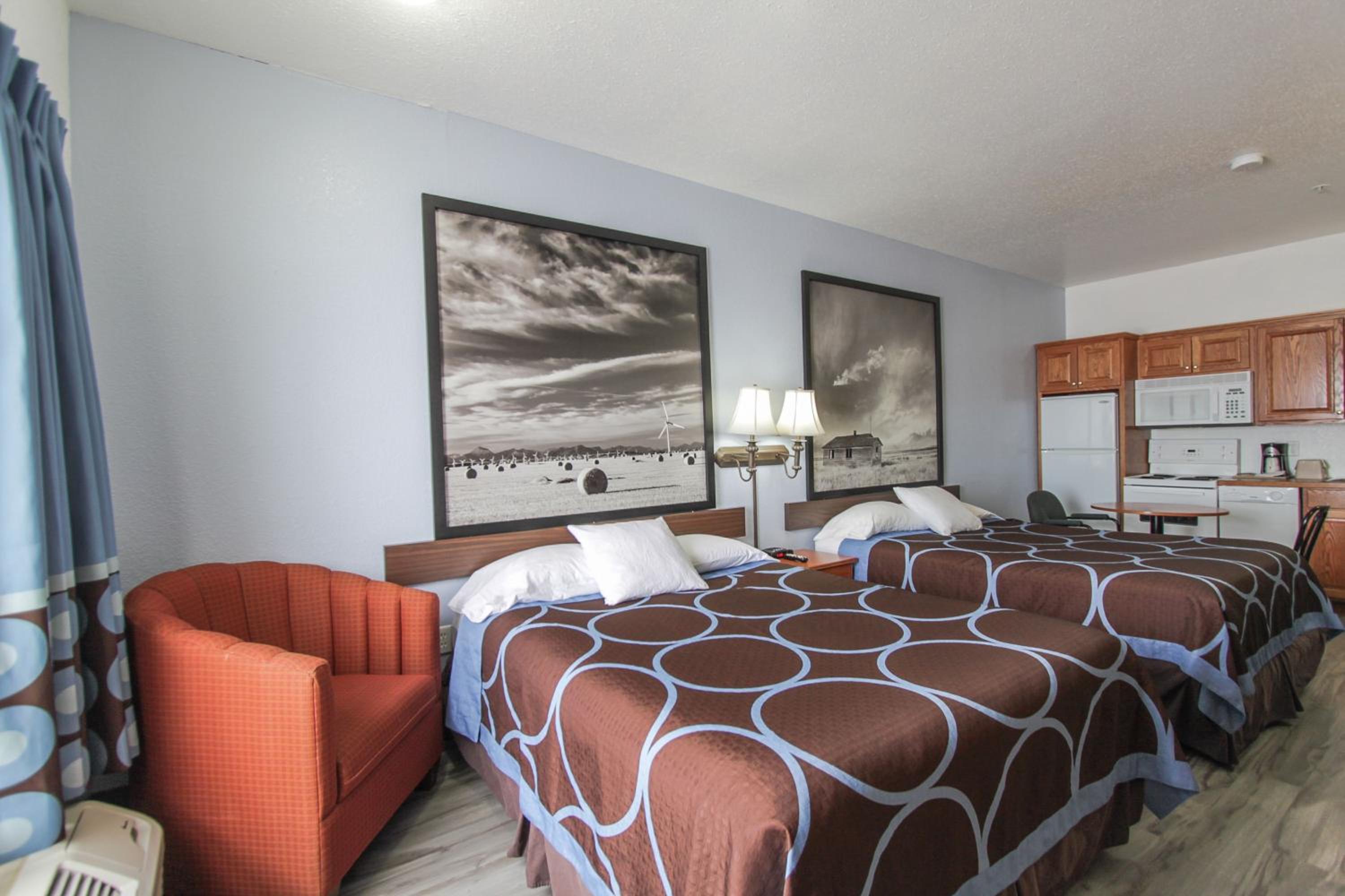 Suite with Two Double Beds - Non-Smoking - Photo 3