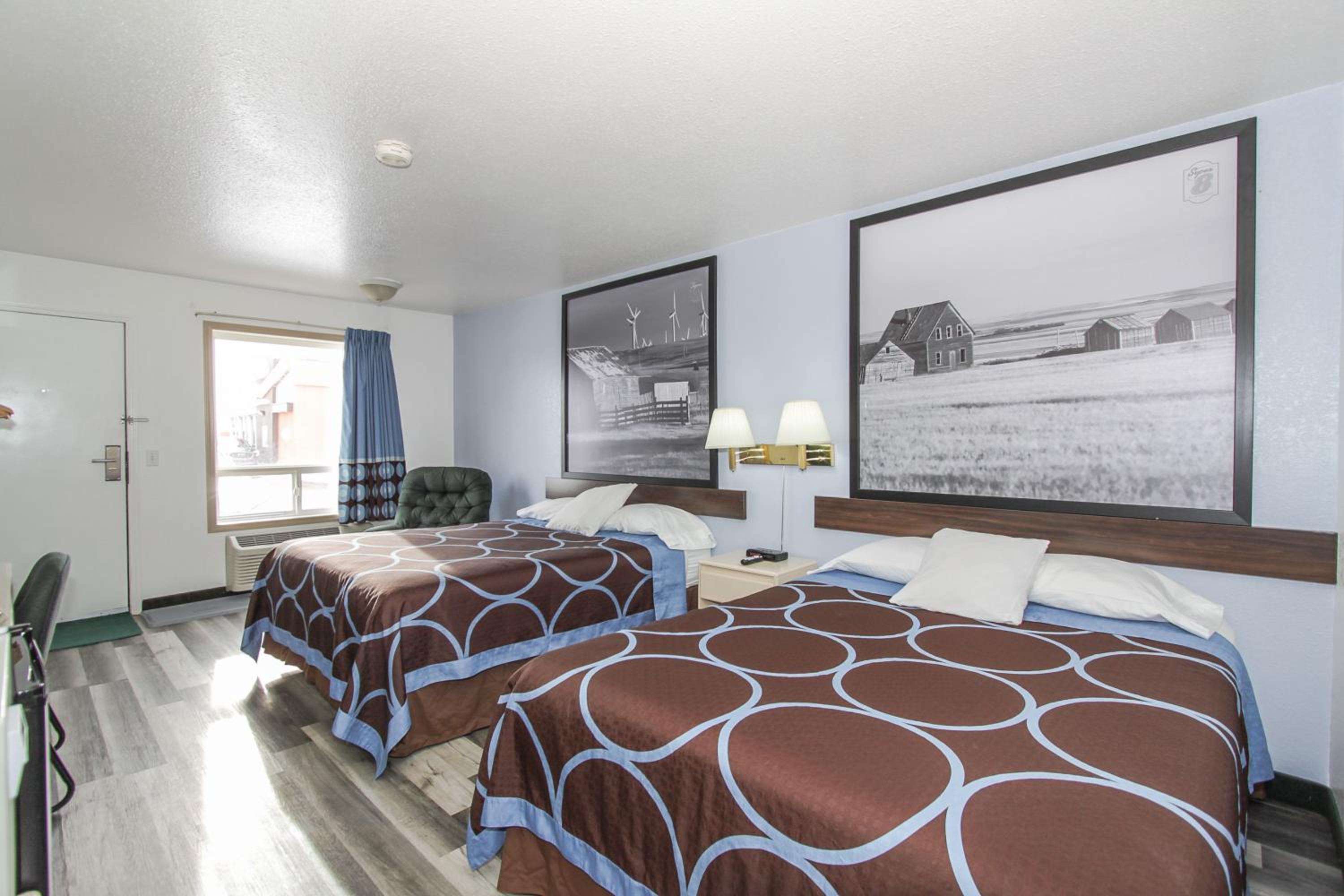 Queen Room with Two Queen Beds - Second Floor/Non-Smoking - Photo 1