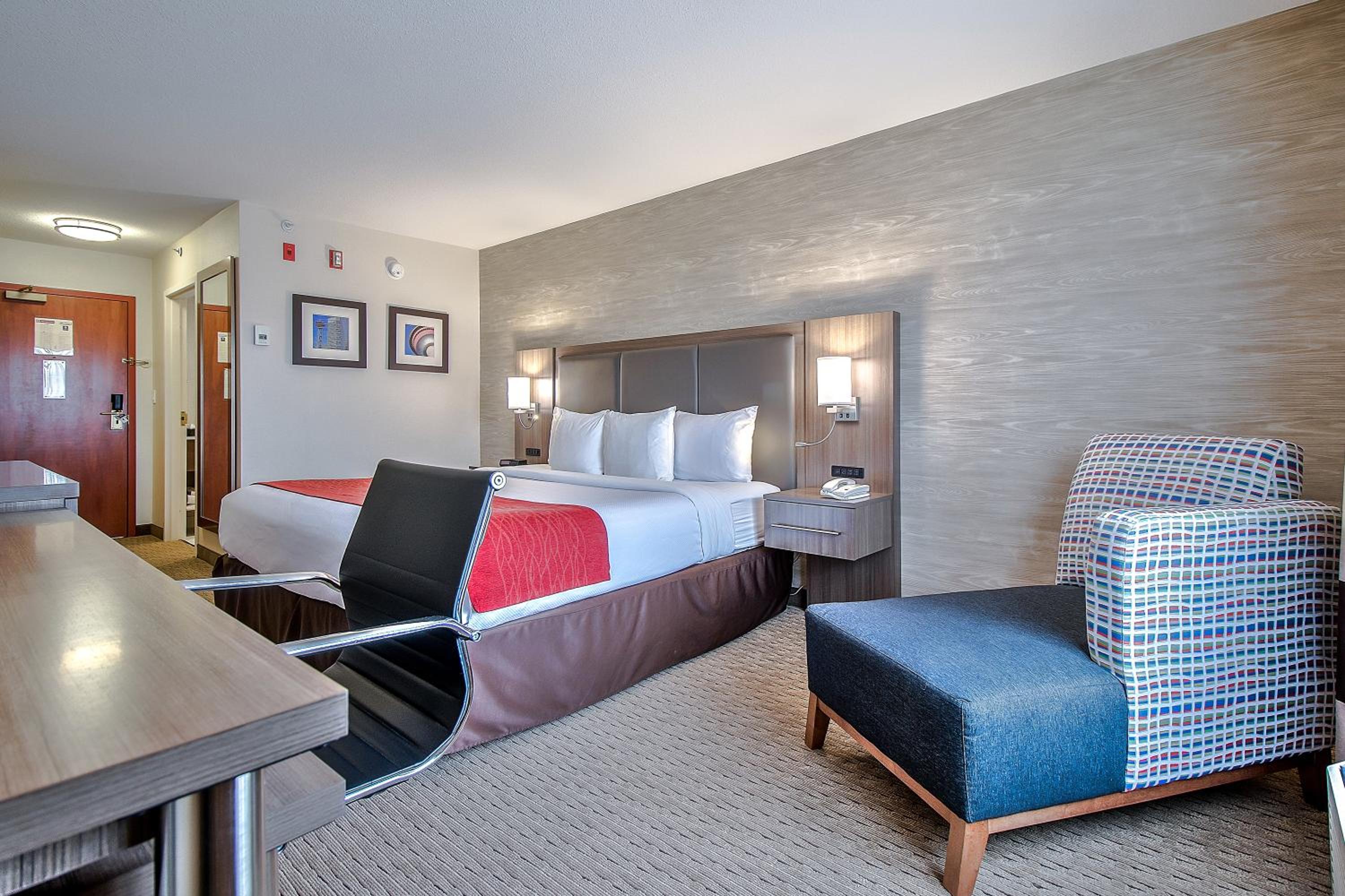 King Room - Non-Smoking - Photo 2