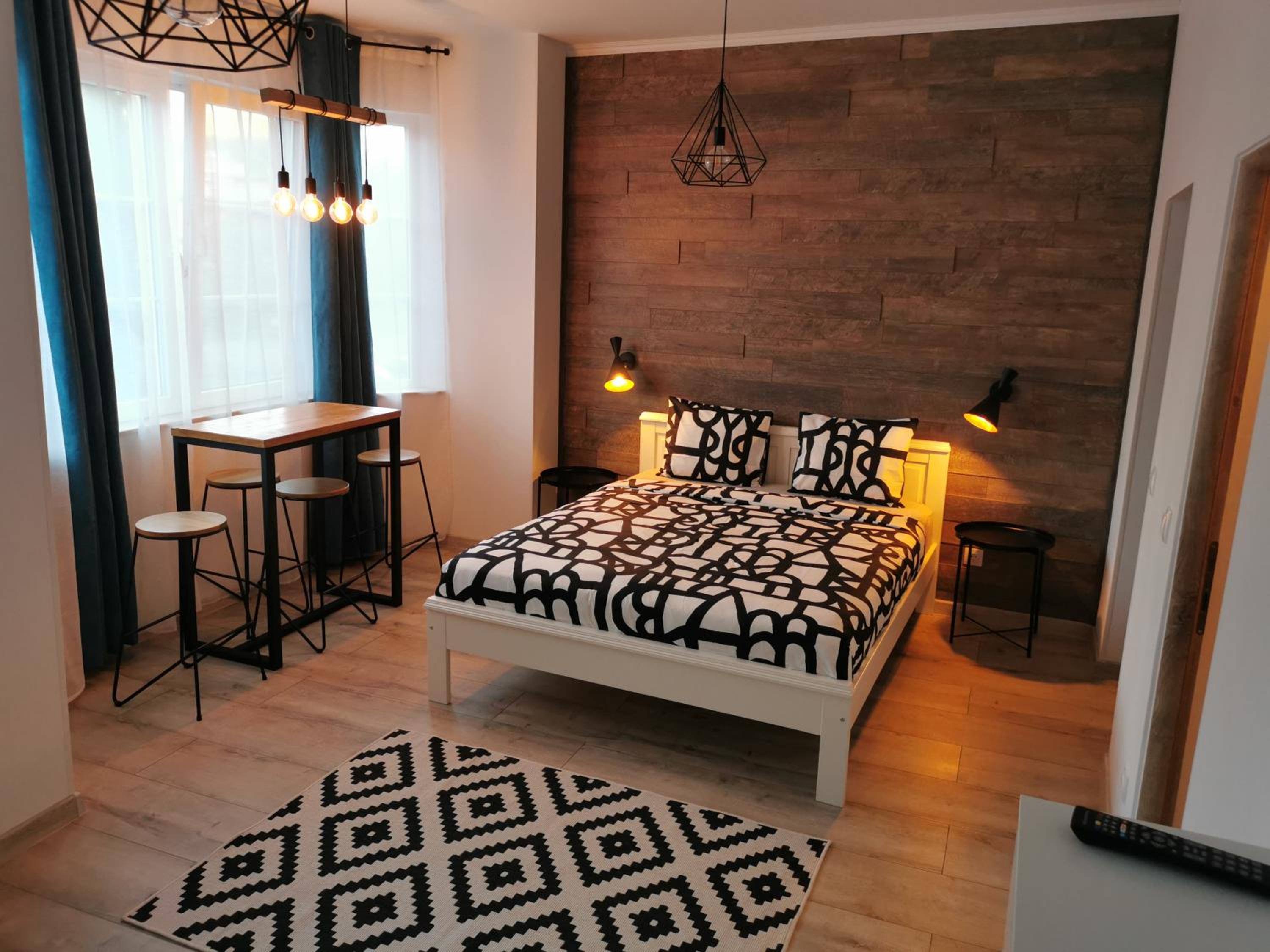 One-Bedroom Apartment photo 1