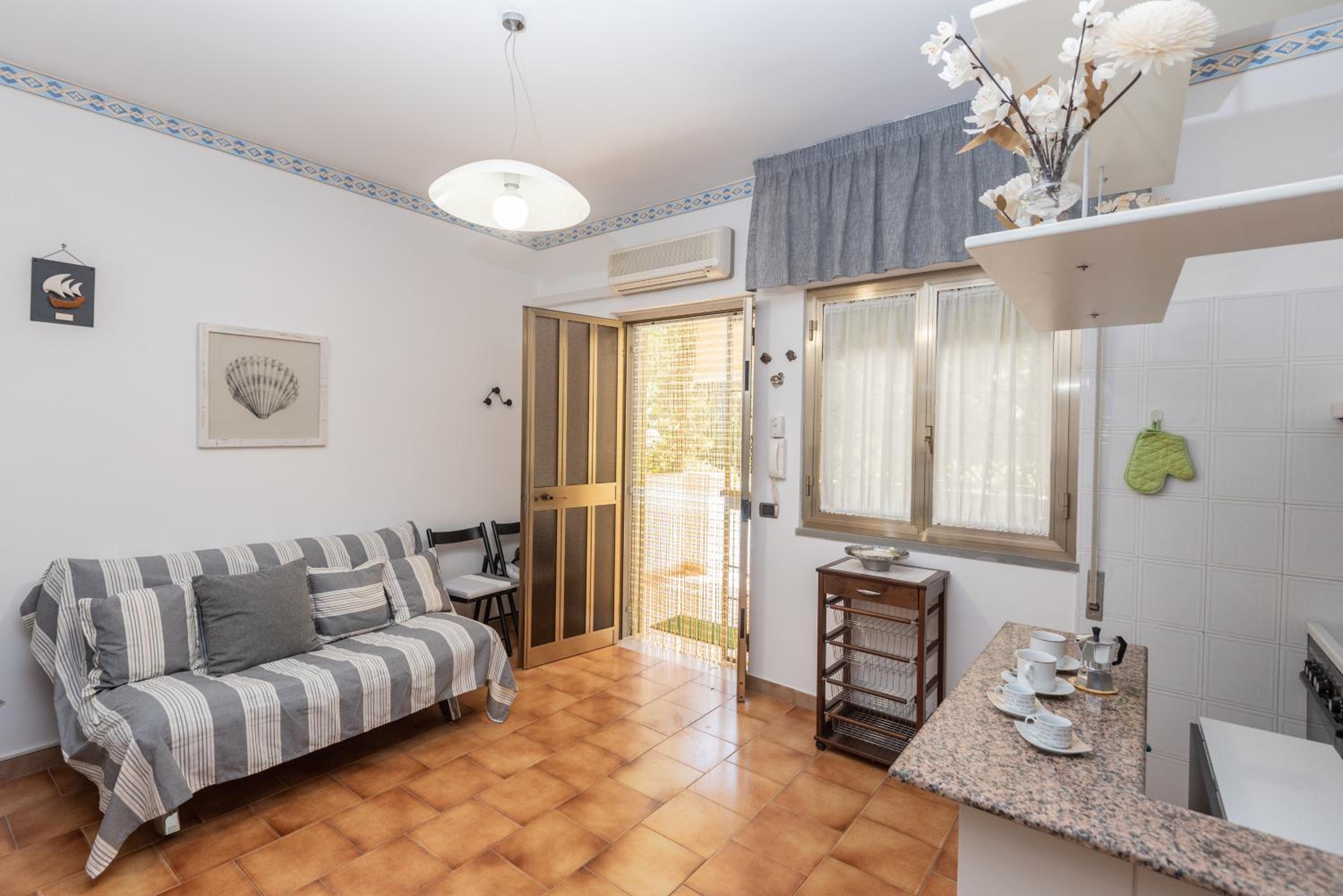 One-Bedroom House - Photo 27
