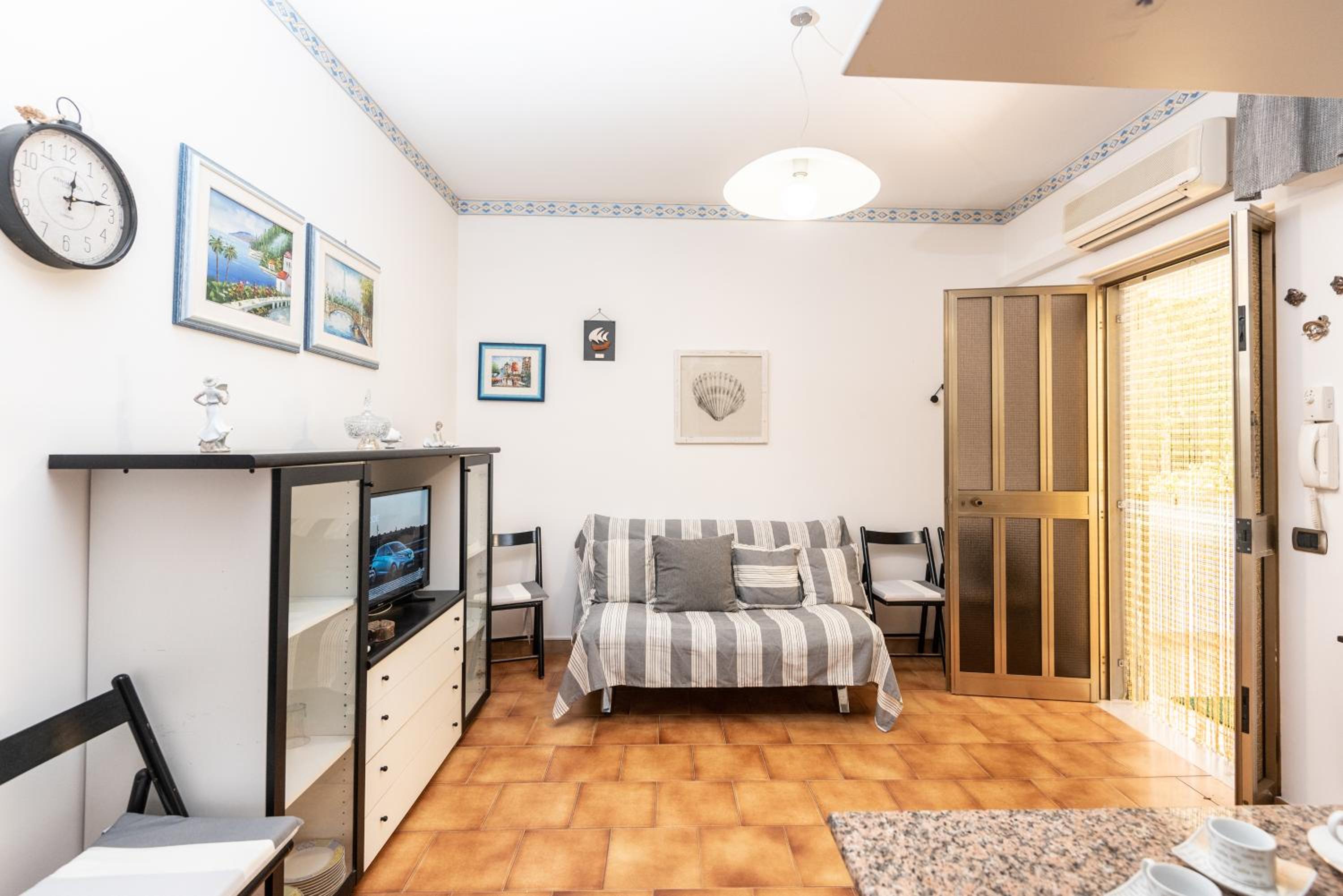 One-Bedroom House - Photo 25